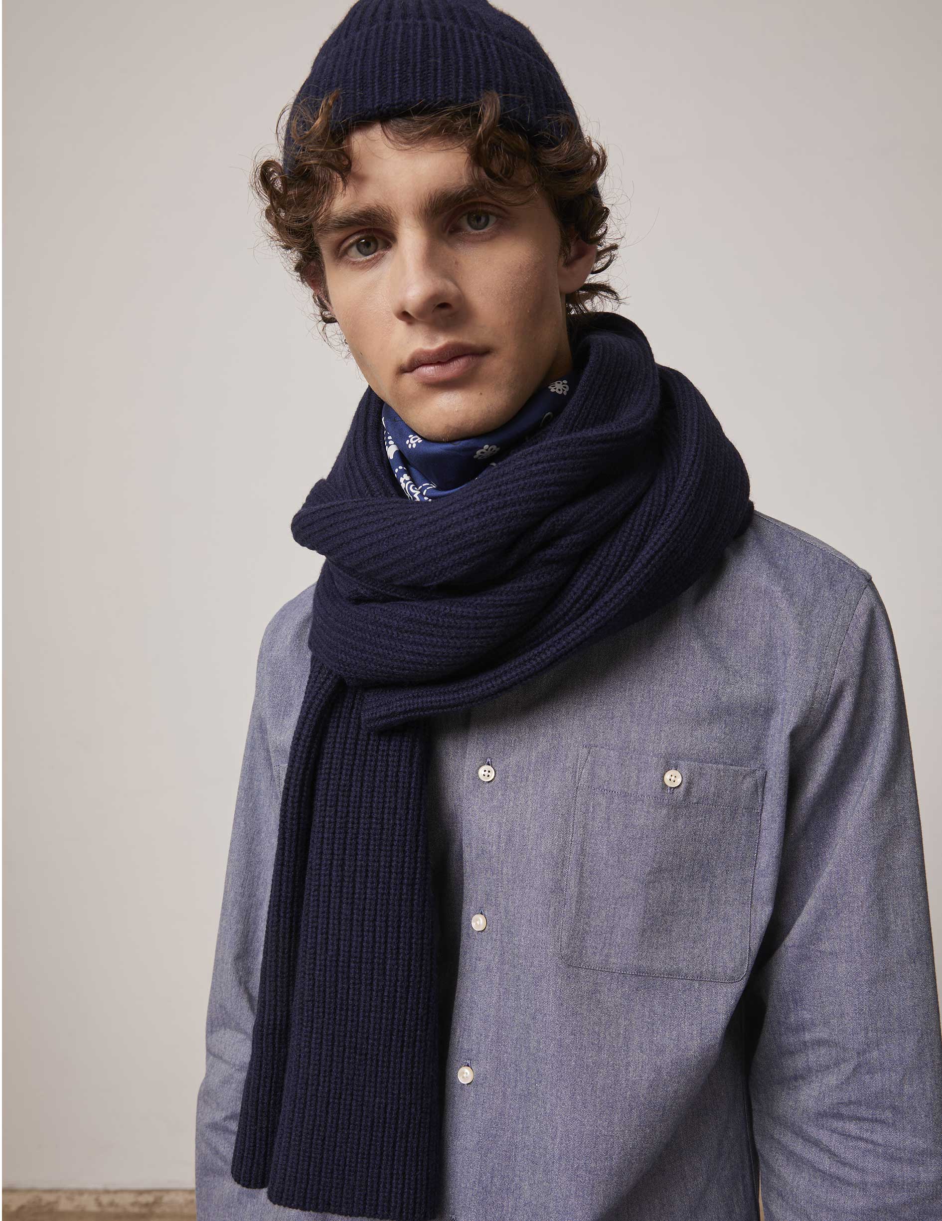 Navy blue cashmere and knit scarf