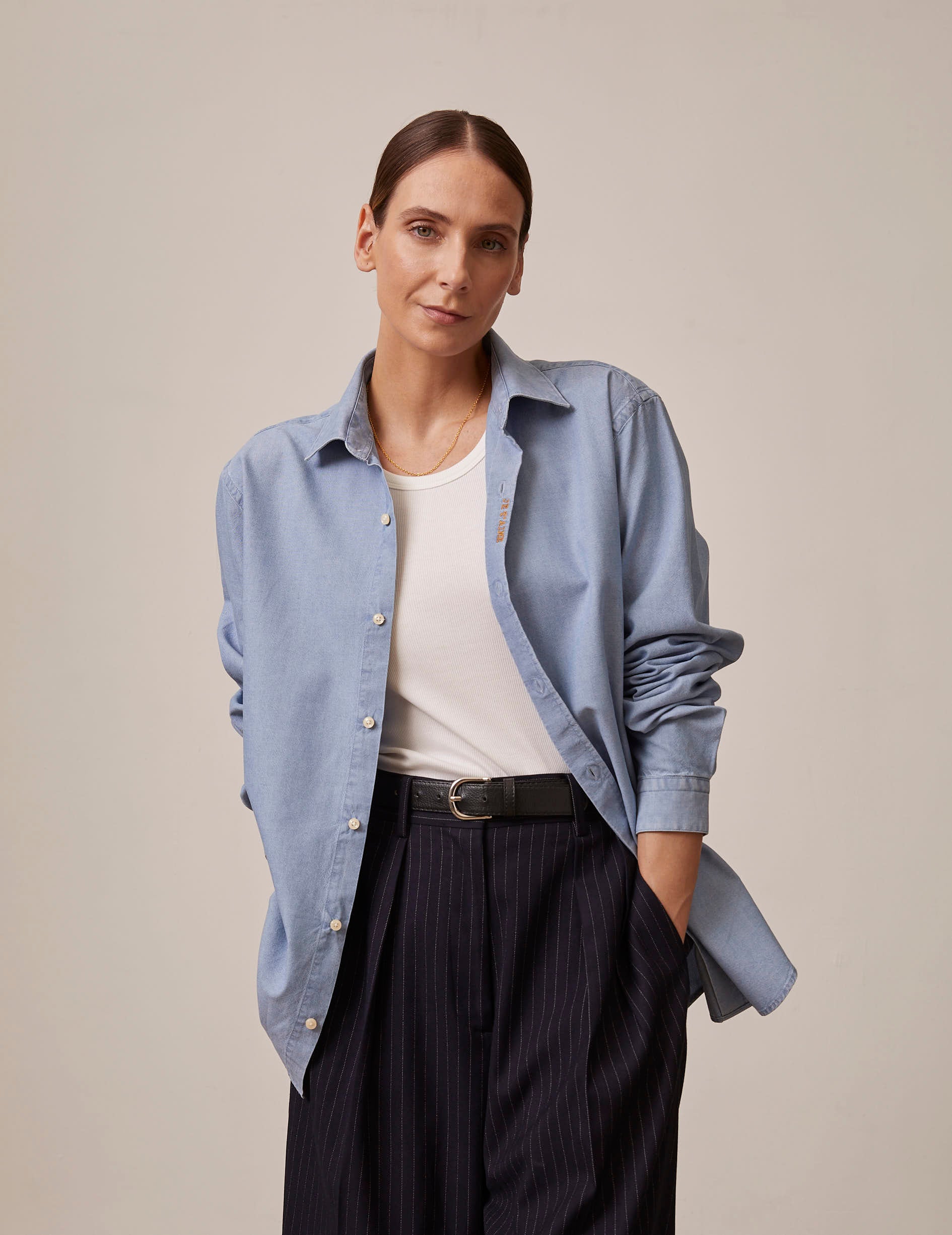 blue "Je t'aime” unisex shirt with camel embroidery - Chambray - Figaret Collar