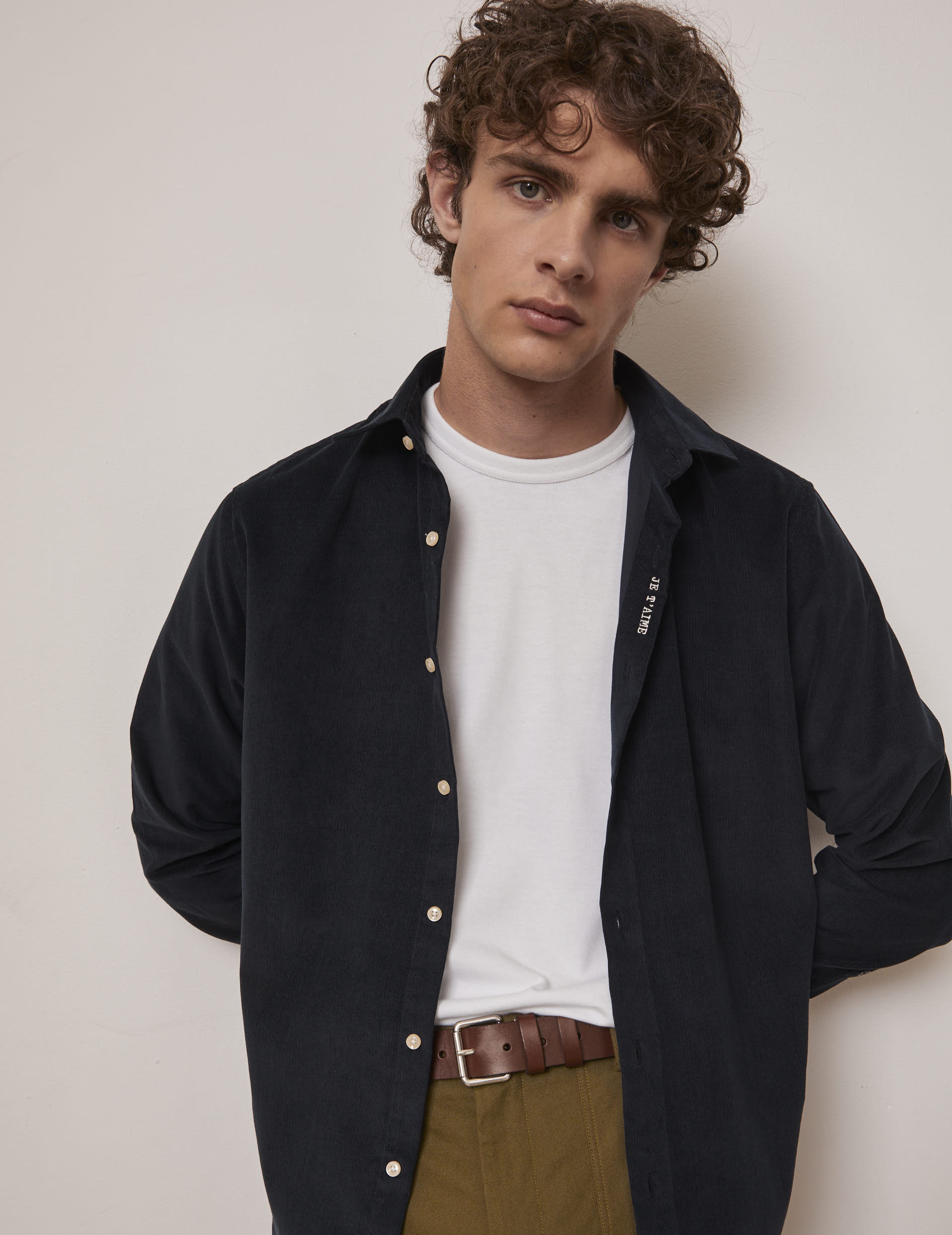 navy blue “Je t'aime” Unisex shirt with white embroidery - Velvet - Figaret Collar