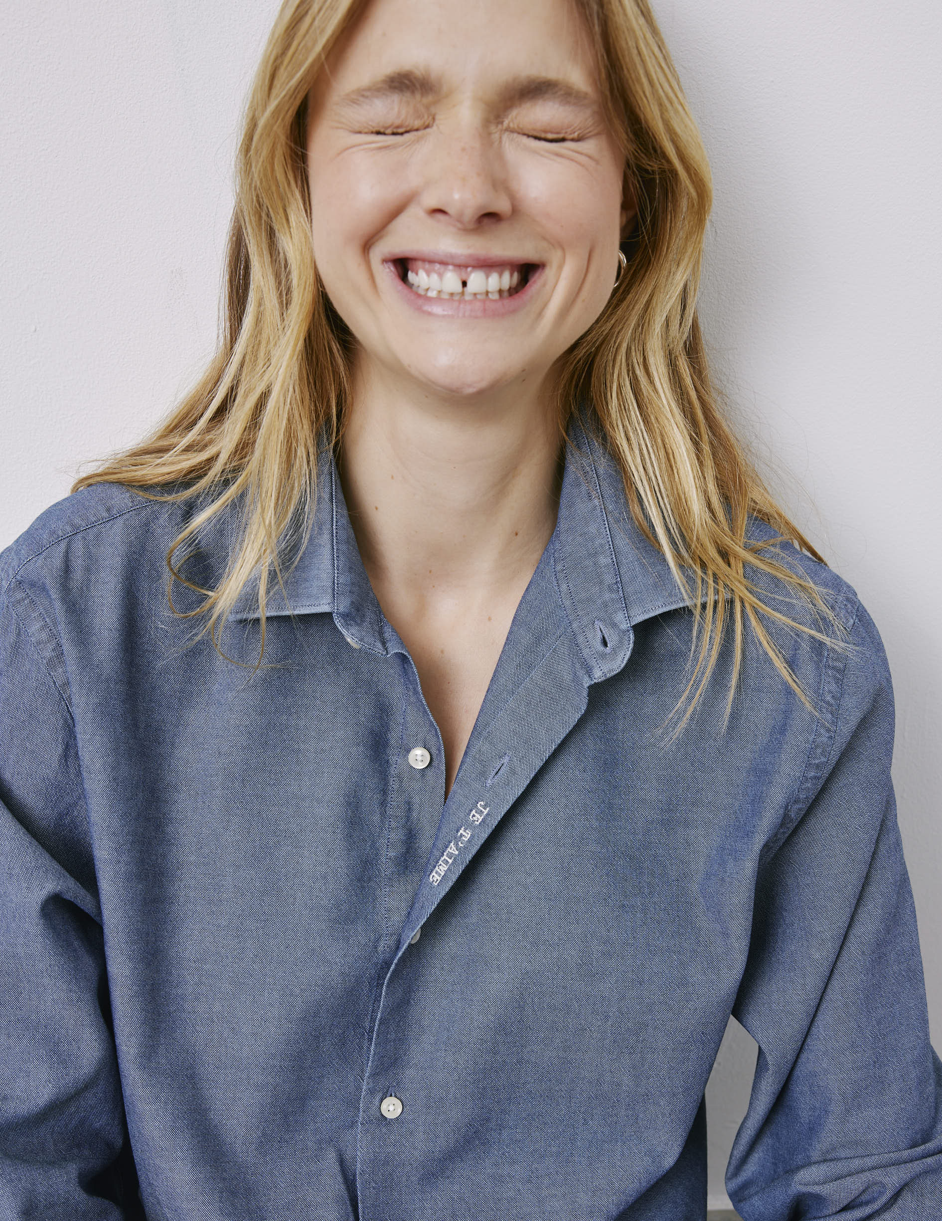 Unisex denim blue "Je t'aime" shirt - Denim - Figaret Collar