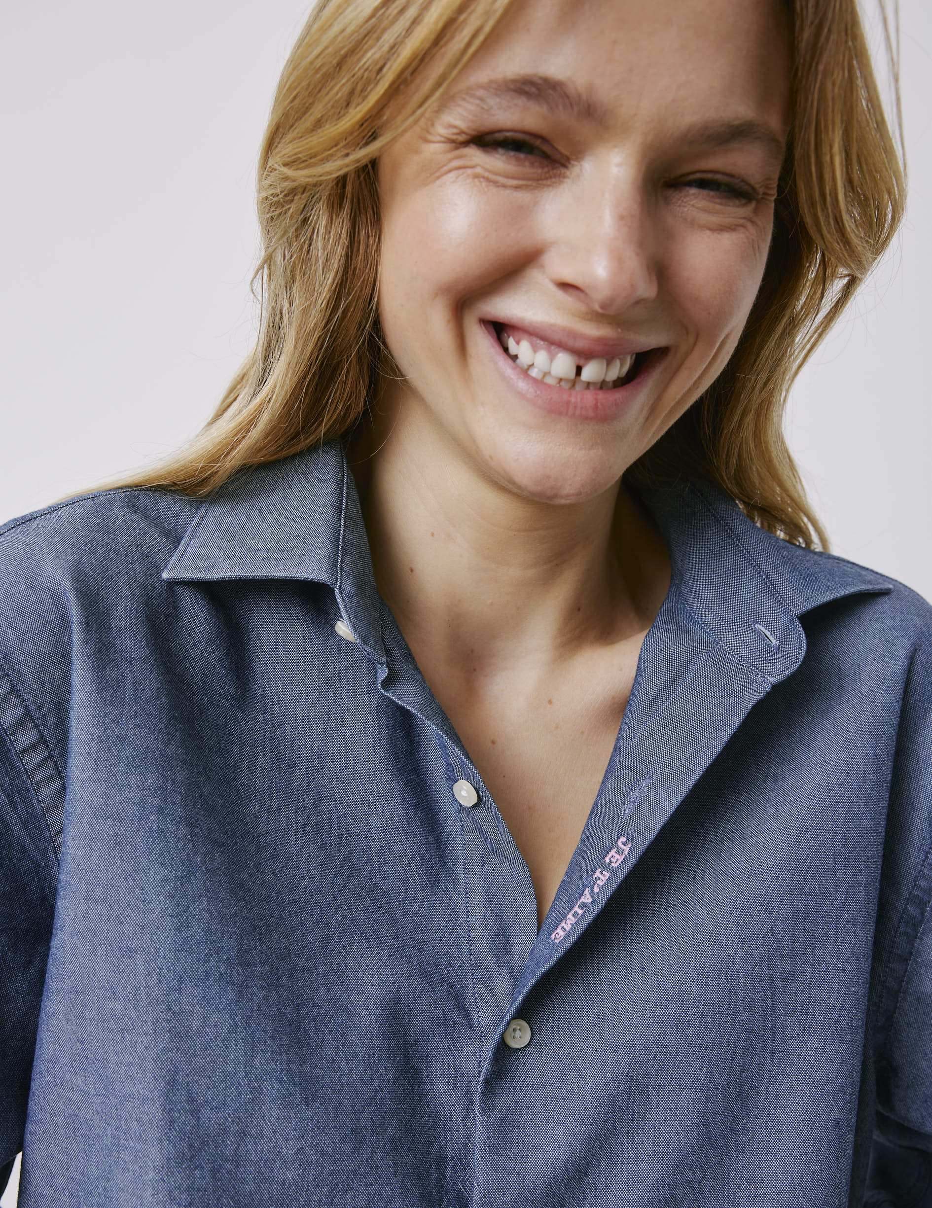 Unisex denim blue "Je t'aime" shirt - Denim - Figaret Collar