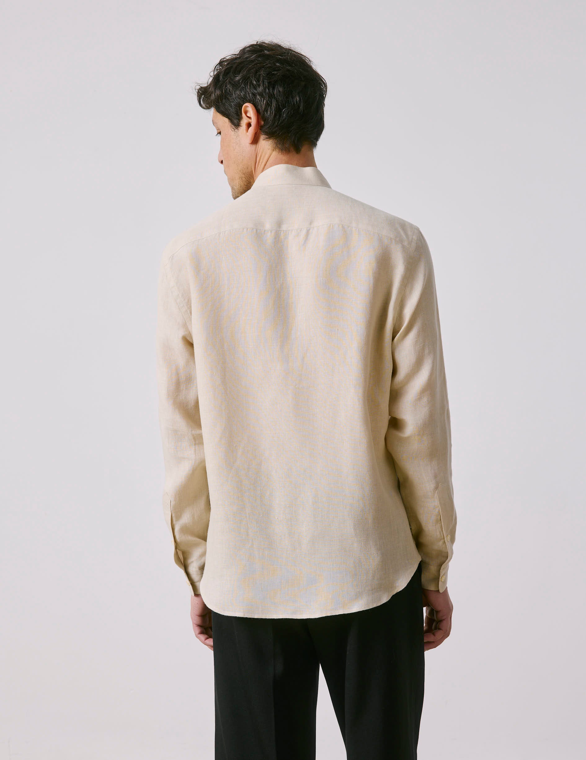 Carl shirt in beige linen - Linen - open right Collar