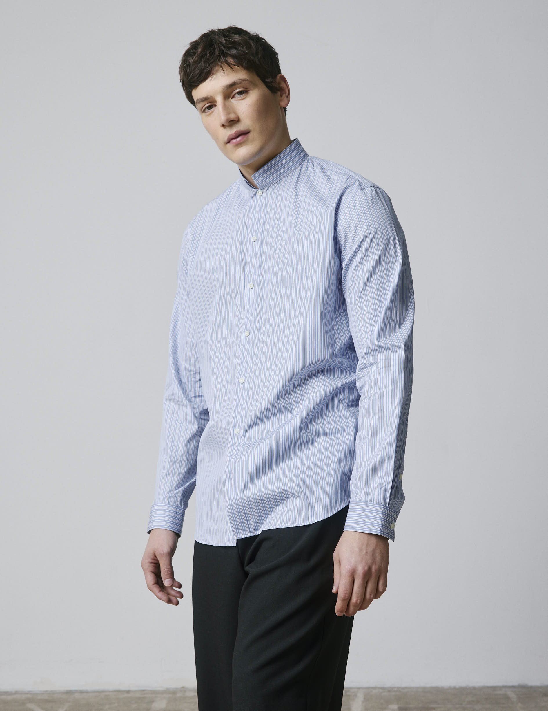 Semi-fitted striped blue shirt - Poplin - Inverted Collar