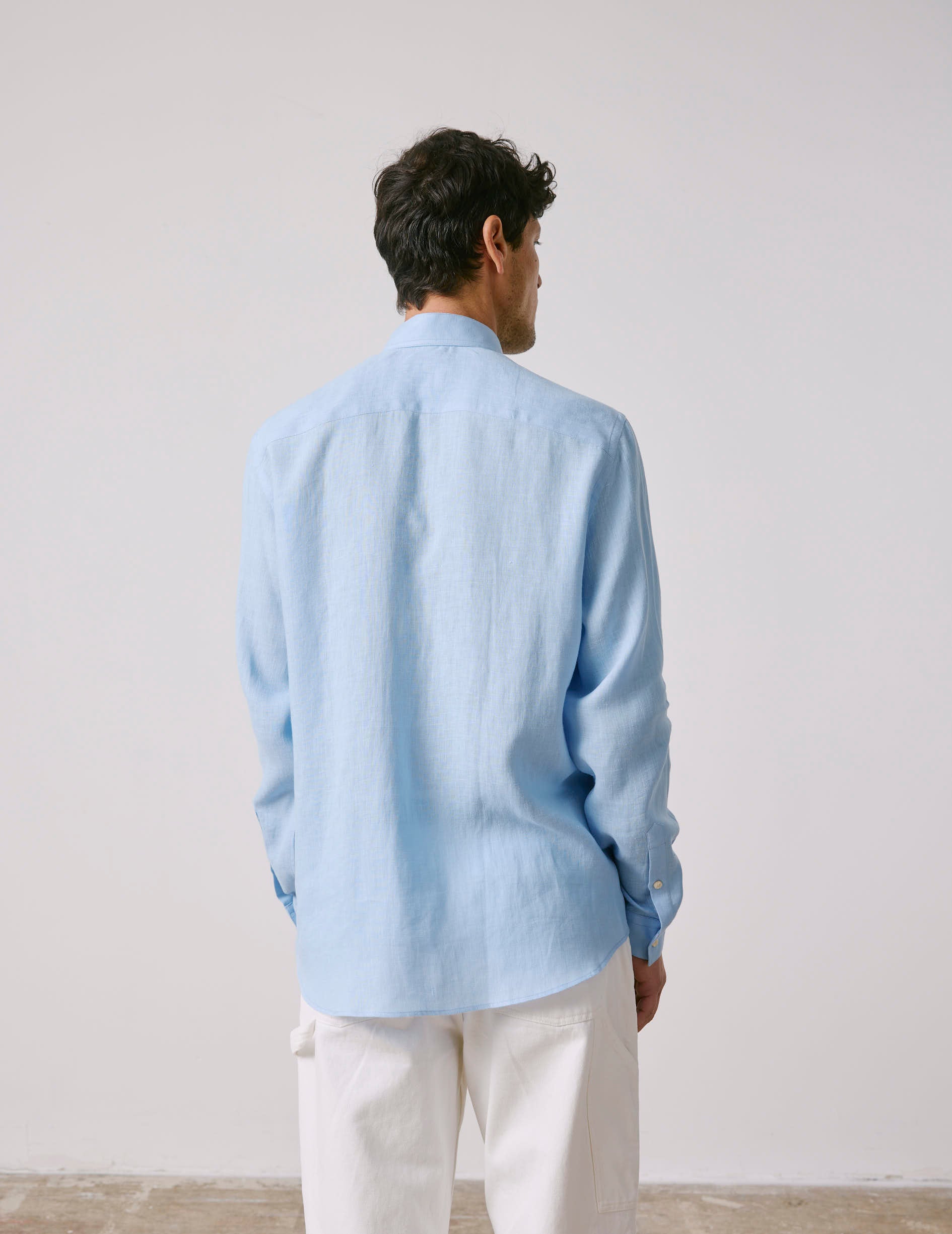 Light blue linen semi-fitted shirt - Linen - Reverse Collar