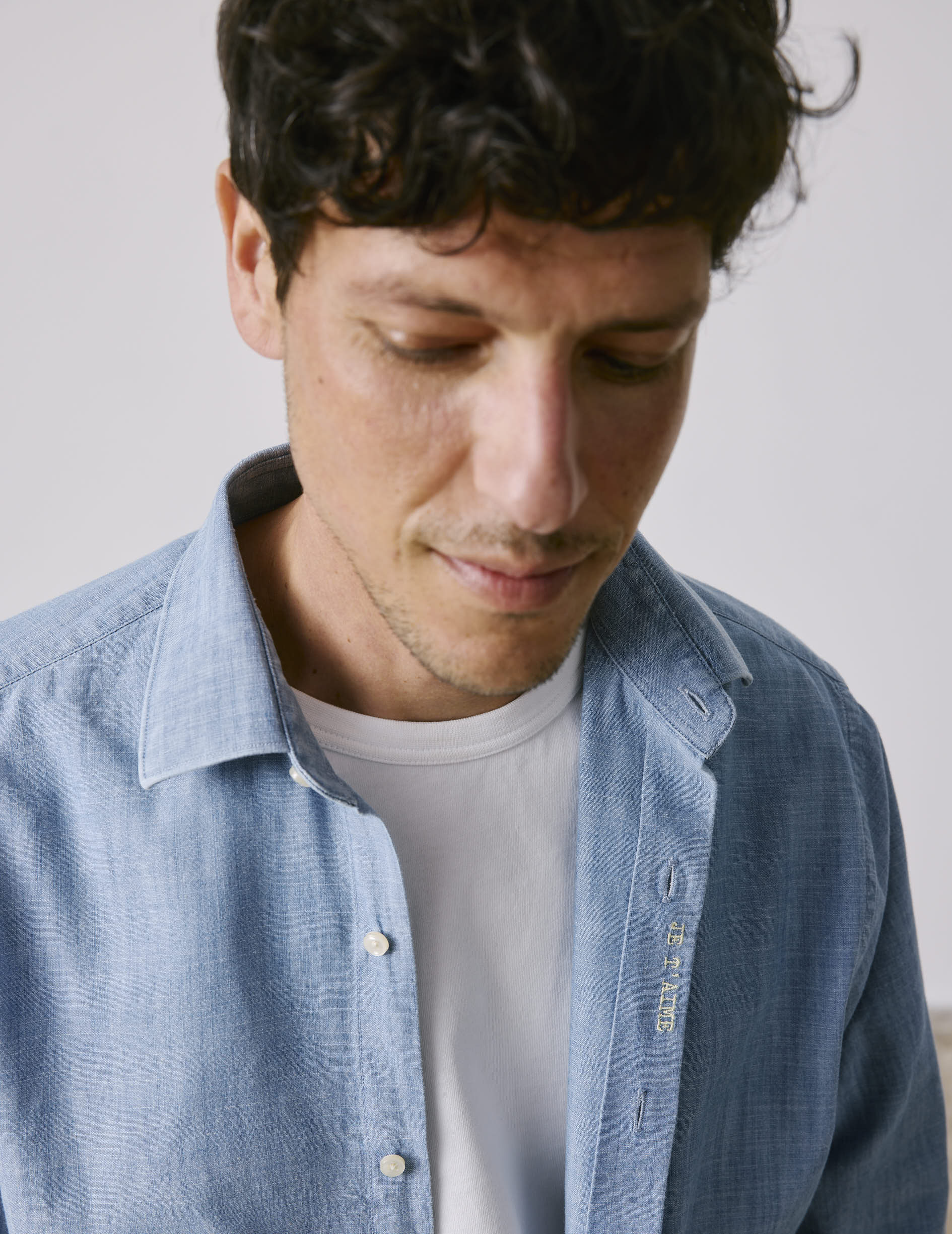 Unisex blue “Je t’aime” shirt - Chambray - Figaret Collar