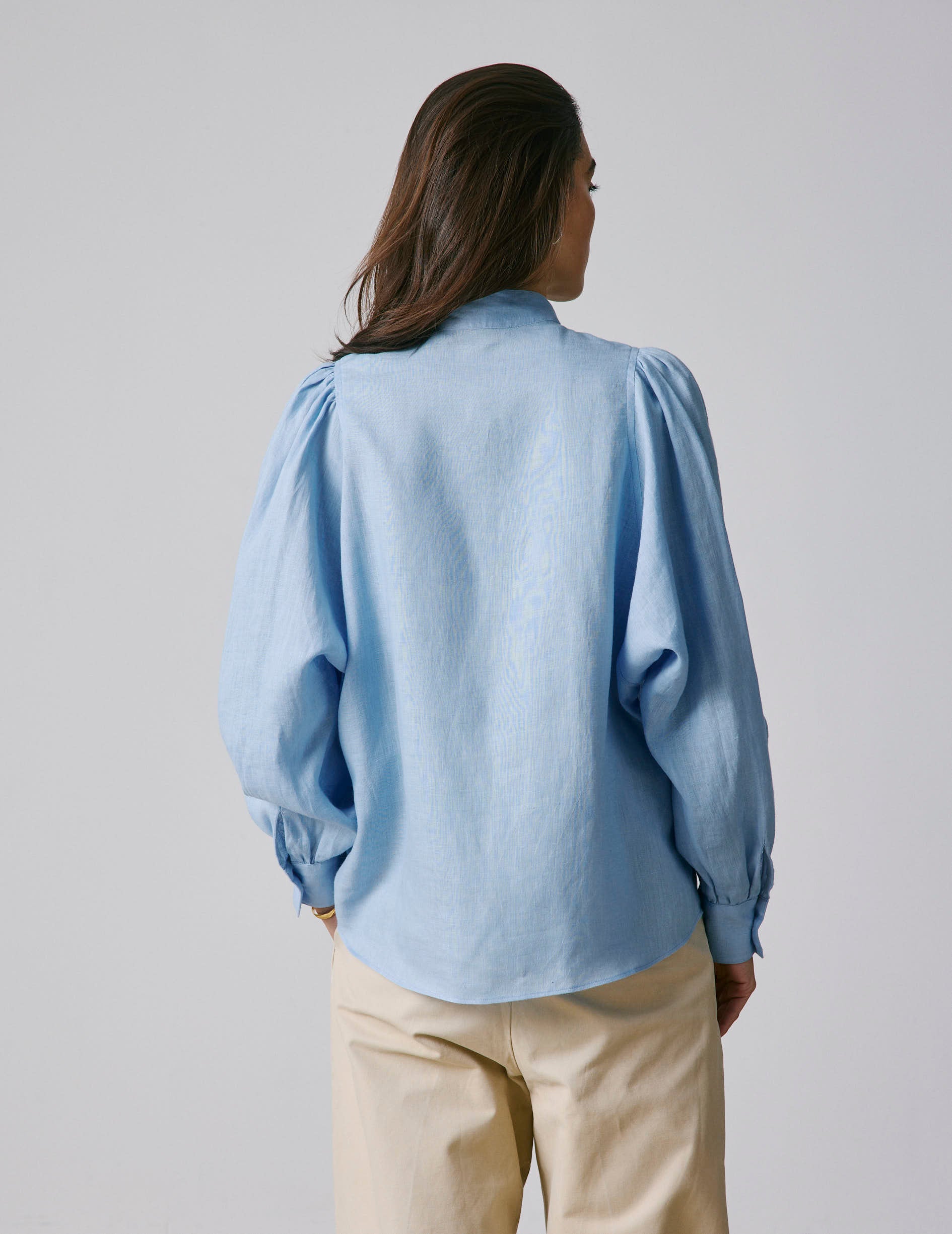 Lanaée shirt in light blue linen - Linen - Officer Collar
