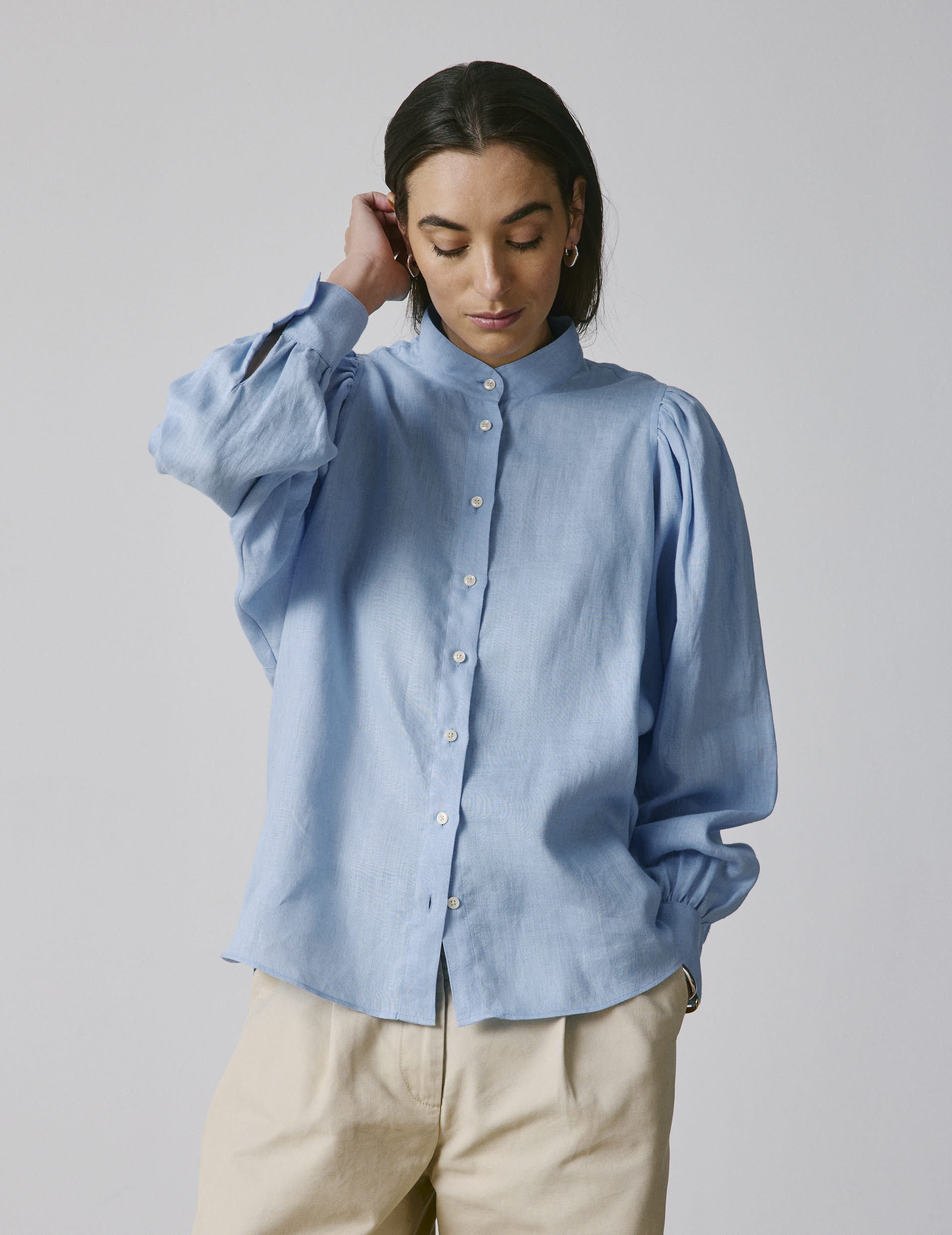 Lanaée shirt in light blue linen - Linen - Officer Collar