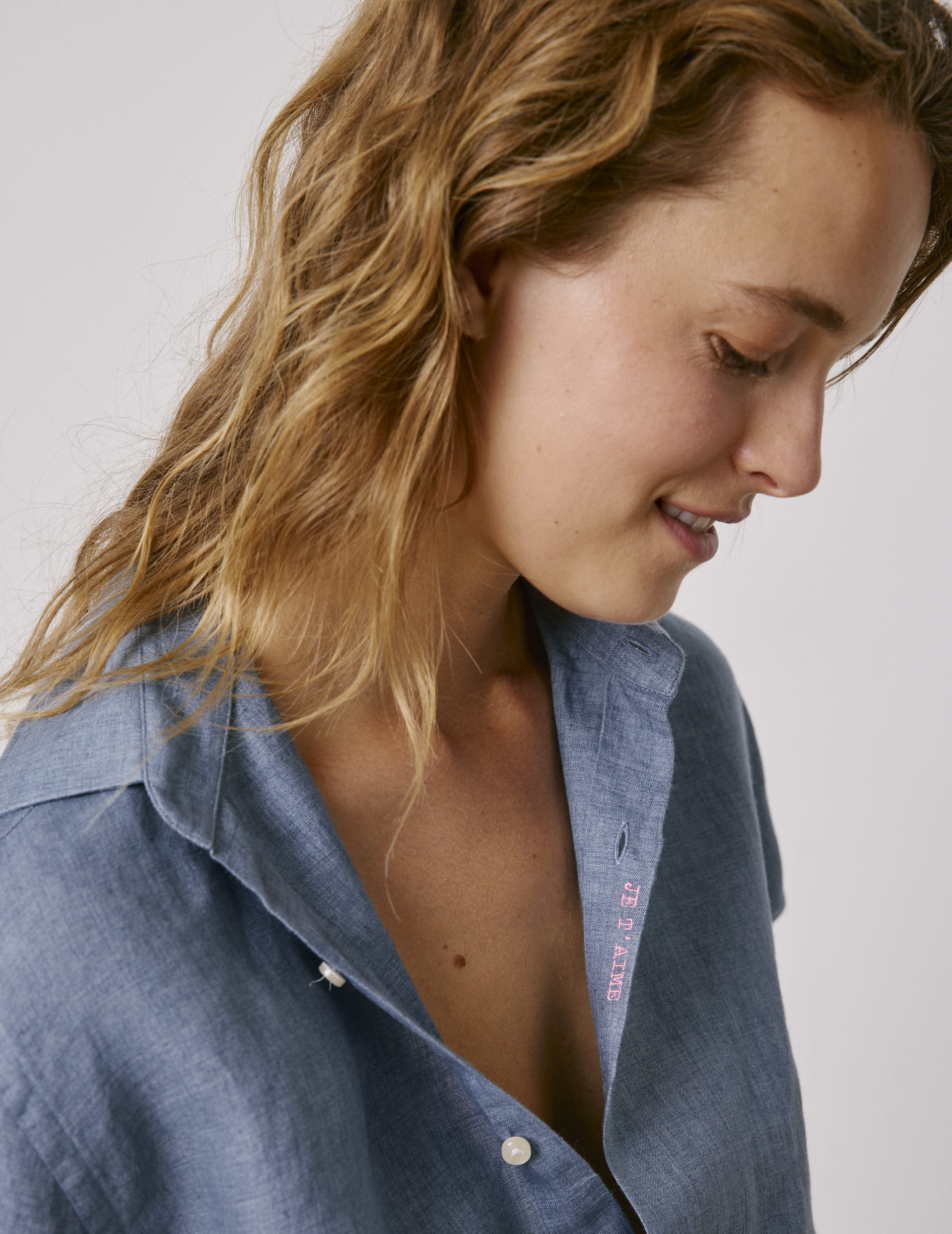 Unisex blue linen “Je t’aime” shirt - Linen - Figaret Collar