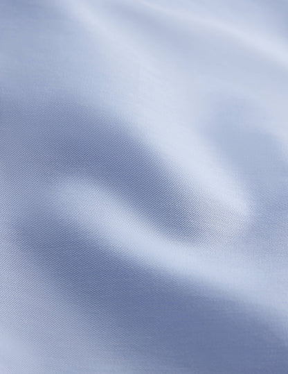 Semi-fitted blue shirt