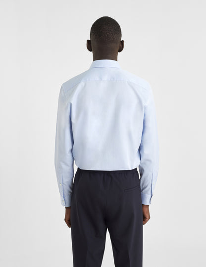 Semi-fitted blue shirt