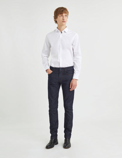 Semi-fitted white stretch shirt