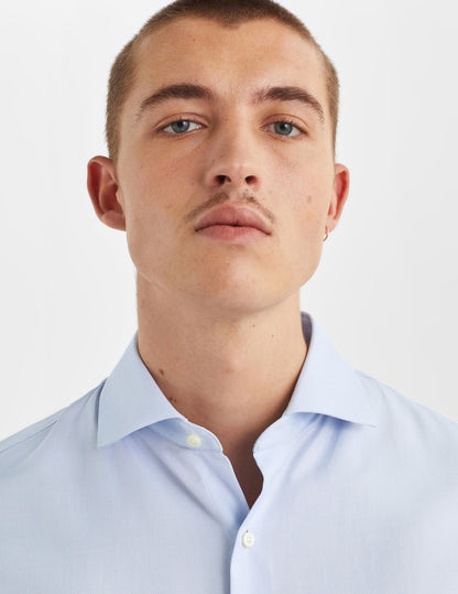 Semi-fitted blue shirt