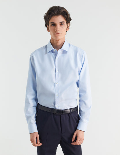 Semi-fitted blue shirt