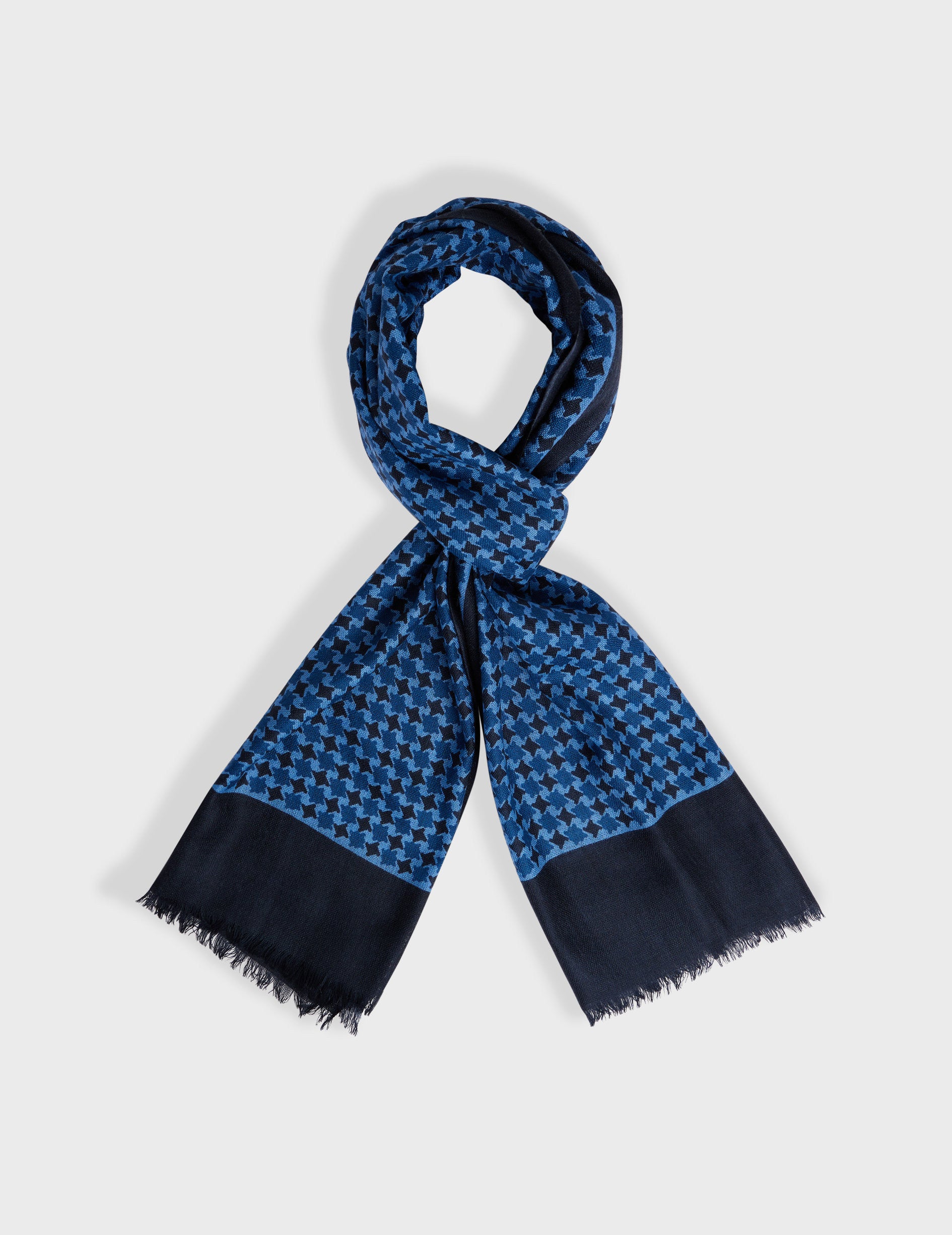 Two-tone patterned scarf