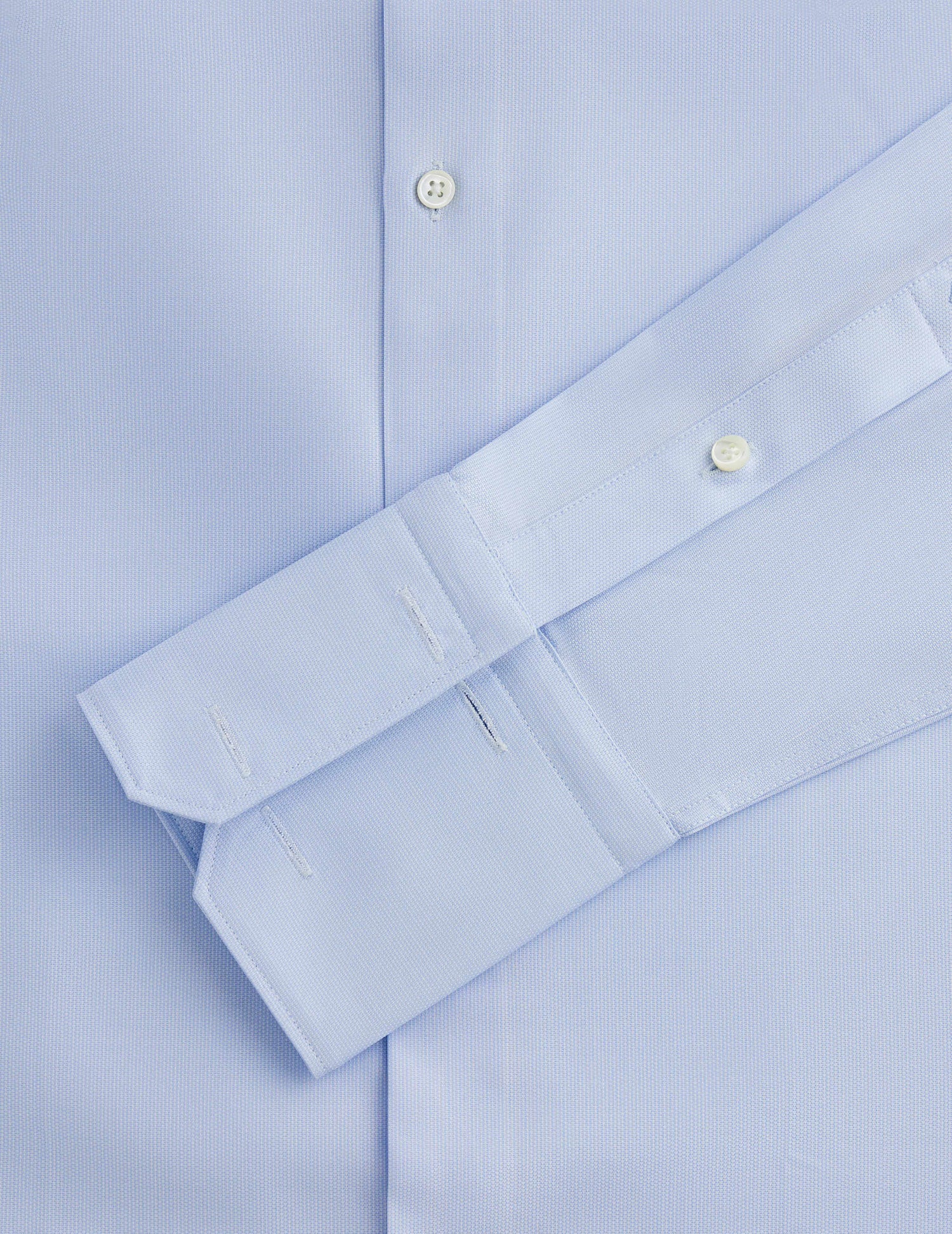 Fitted blue shirt