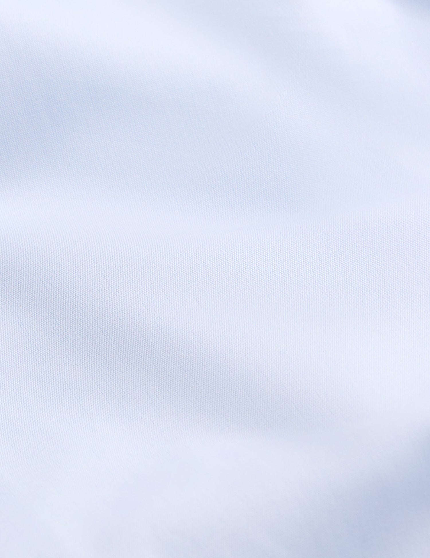 Semi-fitted blue shirt