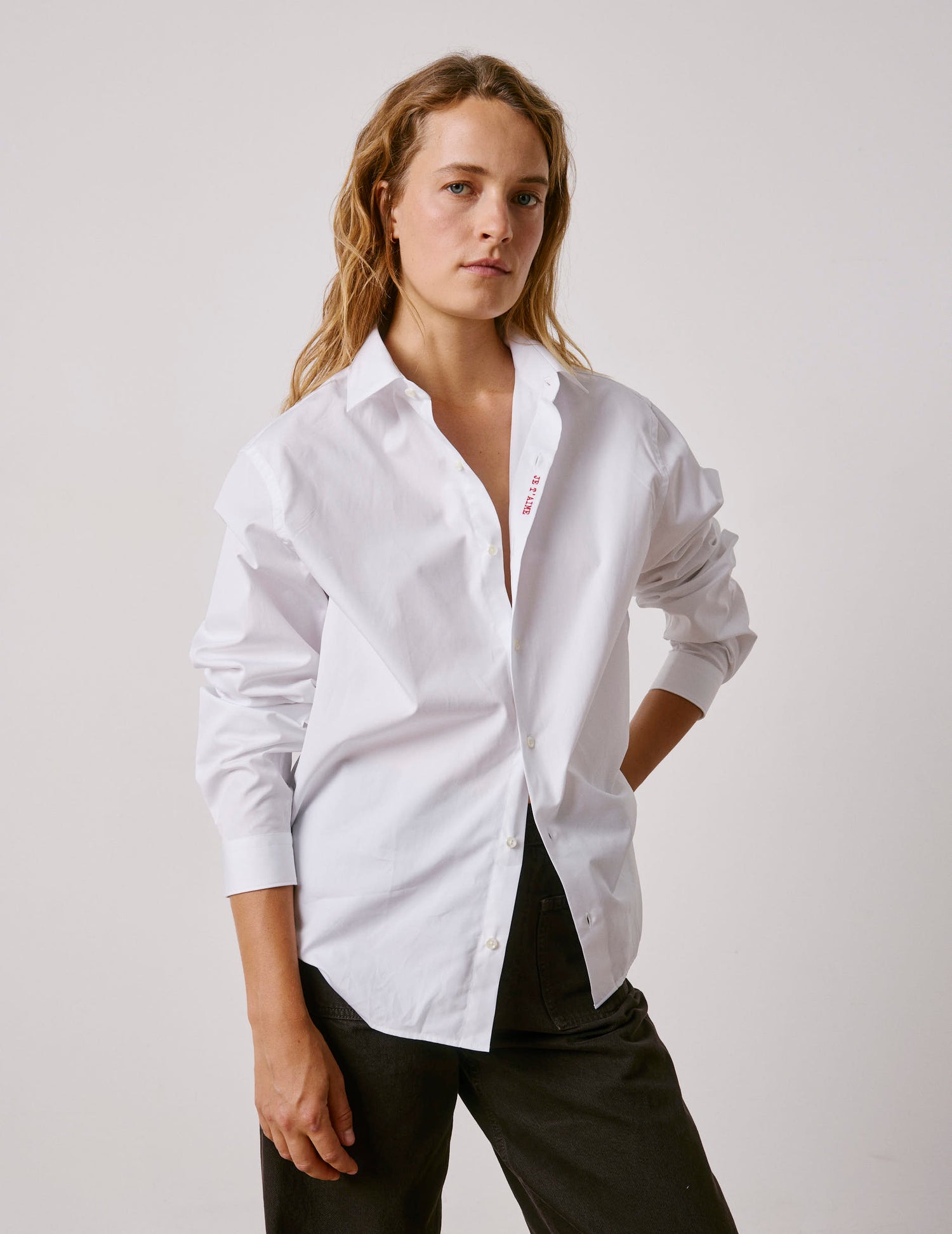 best women's white dress shirt Sarah Alexandra SIGNATURE: THE RIGHT 14 Easy care fabric for convenience 8 Best White Button-down Shirts