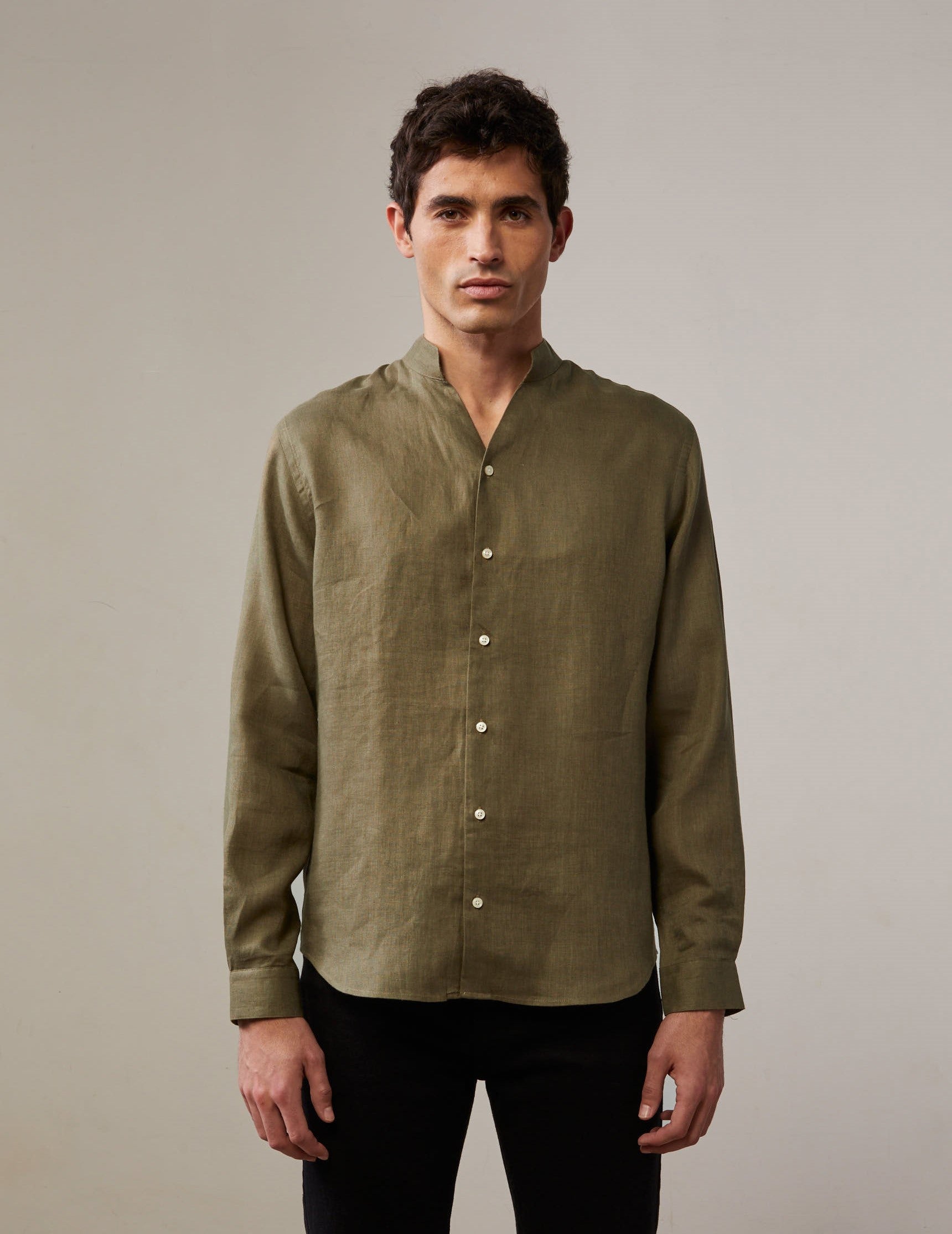 Carl shirt in khaki linen