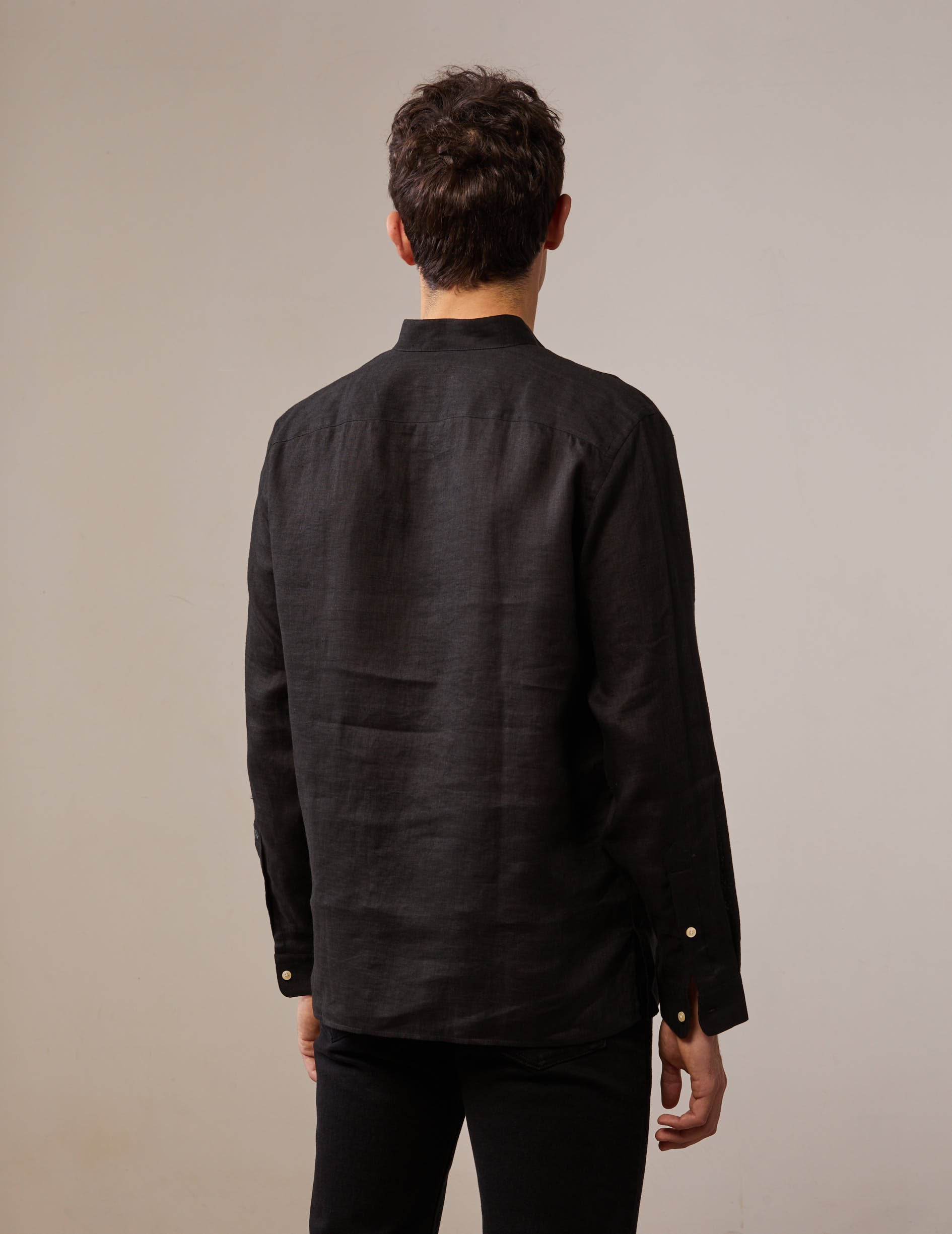 Hilario shirt in black linen - Linen - Officer Collar