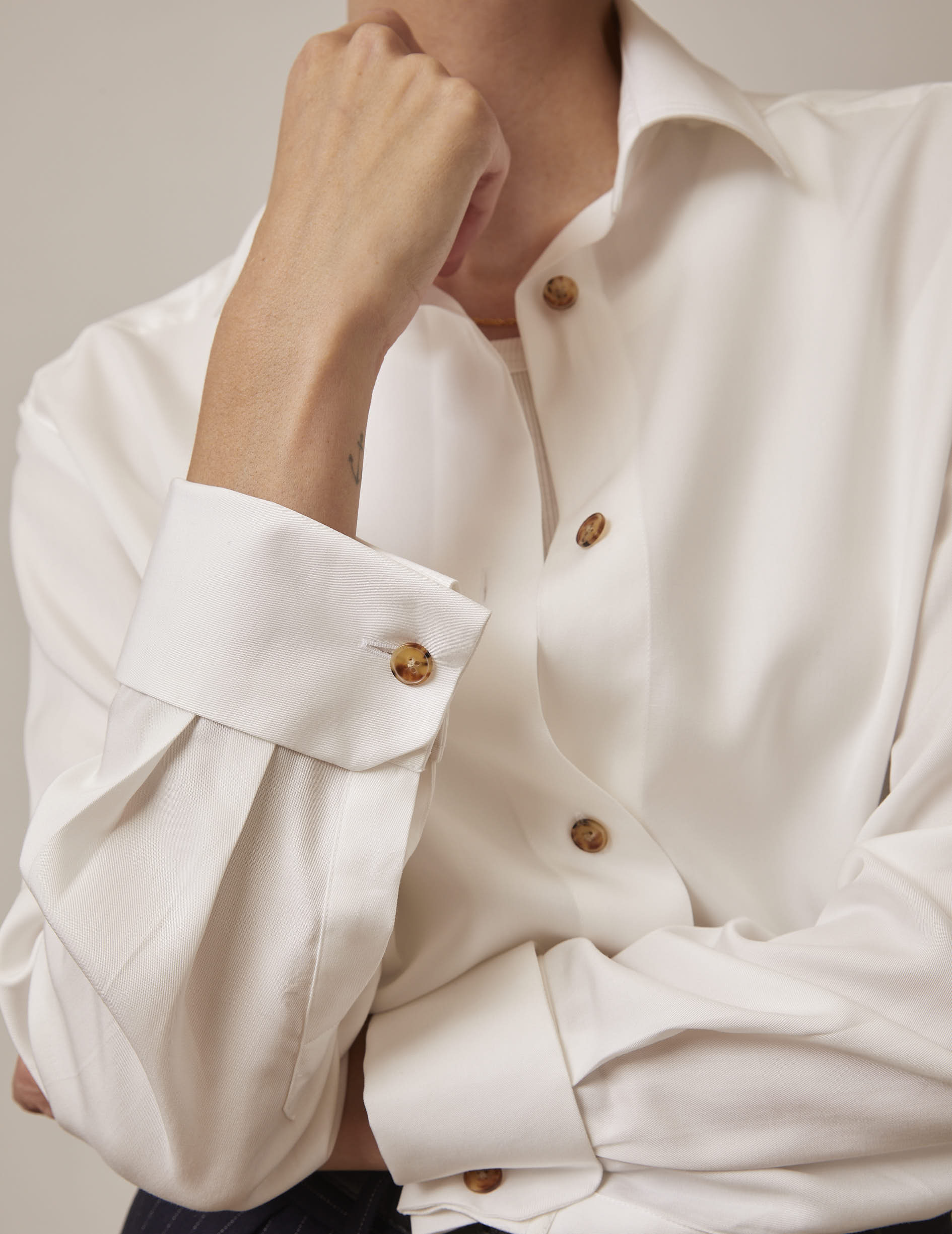 white Hannah shirt - Lyocell - Shirt Collar - Musketeers Cuffs