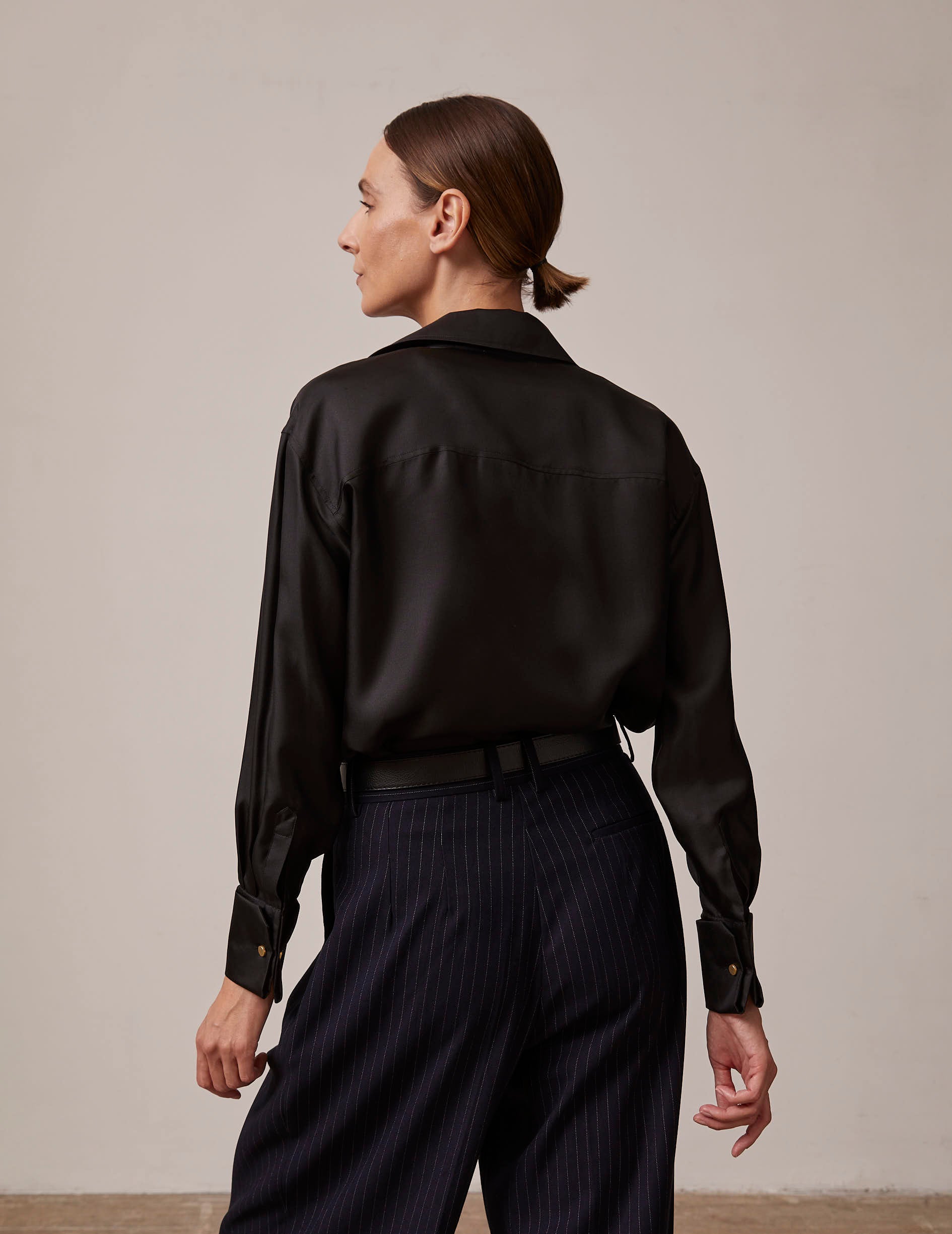 Black hidden button placket Irisa shirt - Silk - Long Collar - Musketeers Cuffs