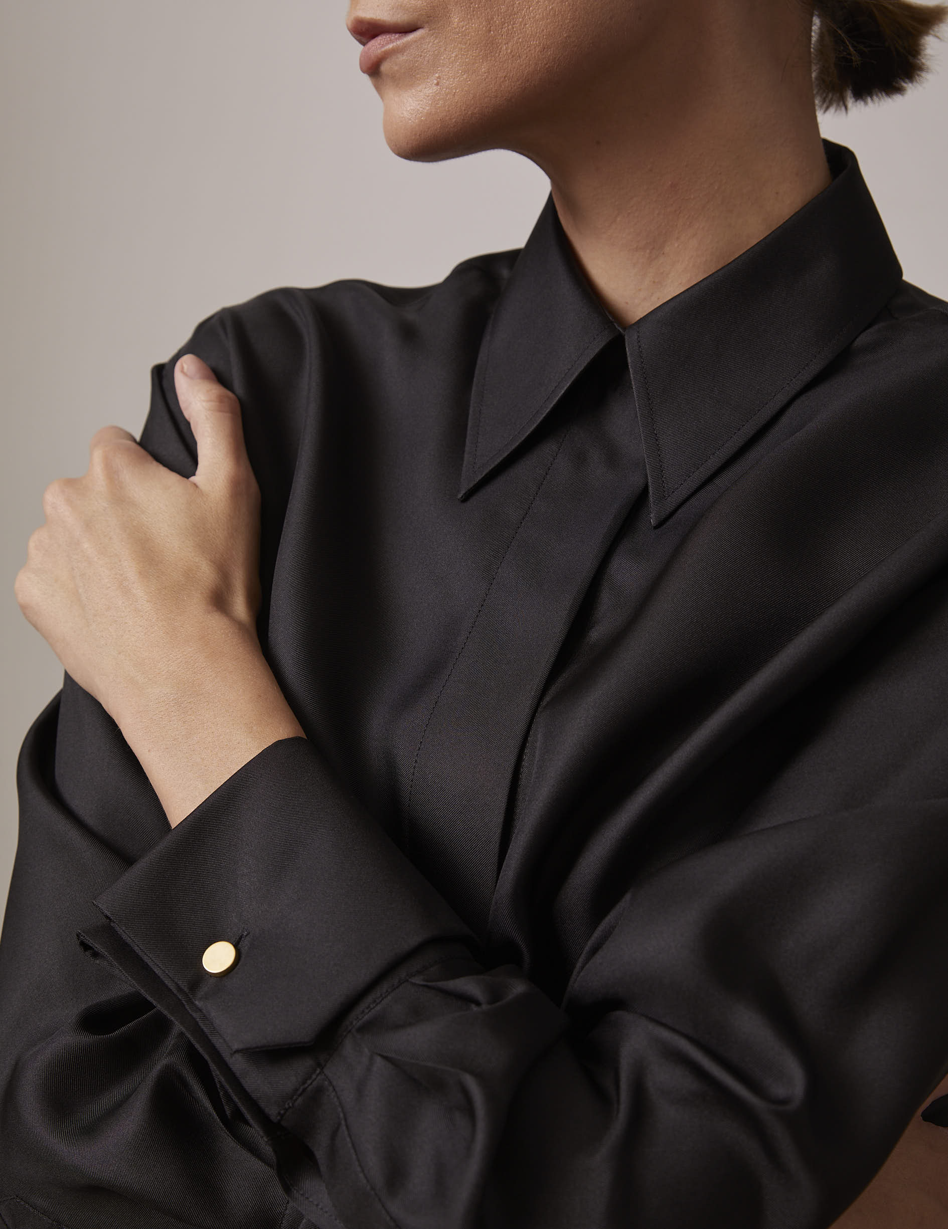 Black hidden button placket Irisa shirt - Silk - Long Collar - Musketeers Cuffs