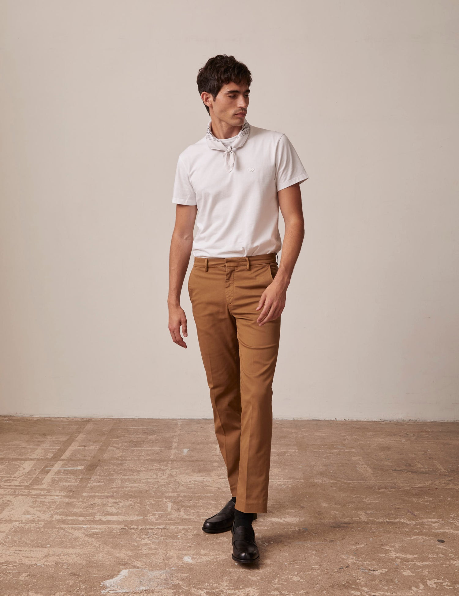 Geofrey chino in camel twill