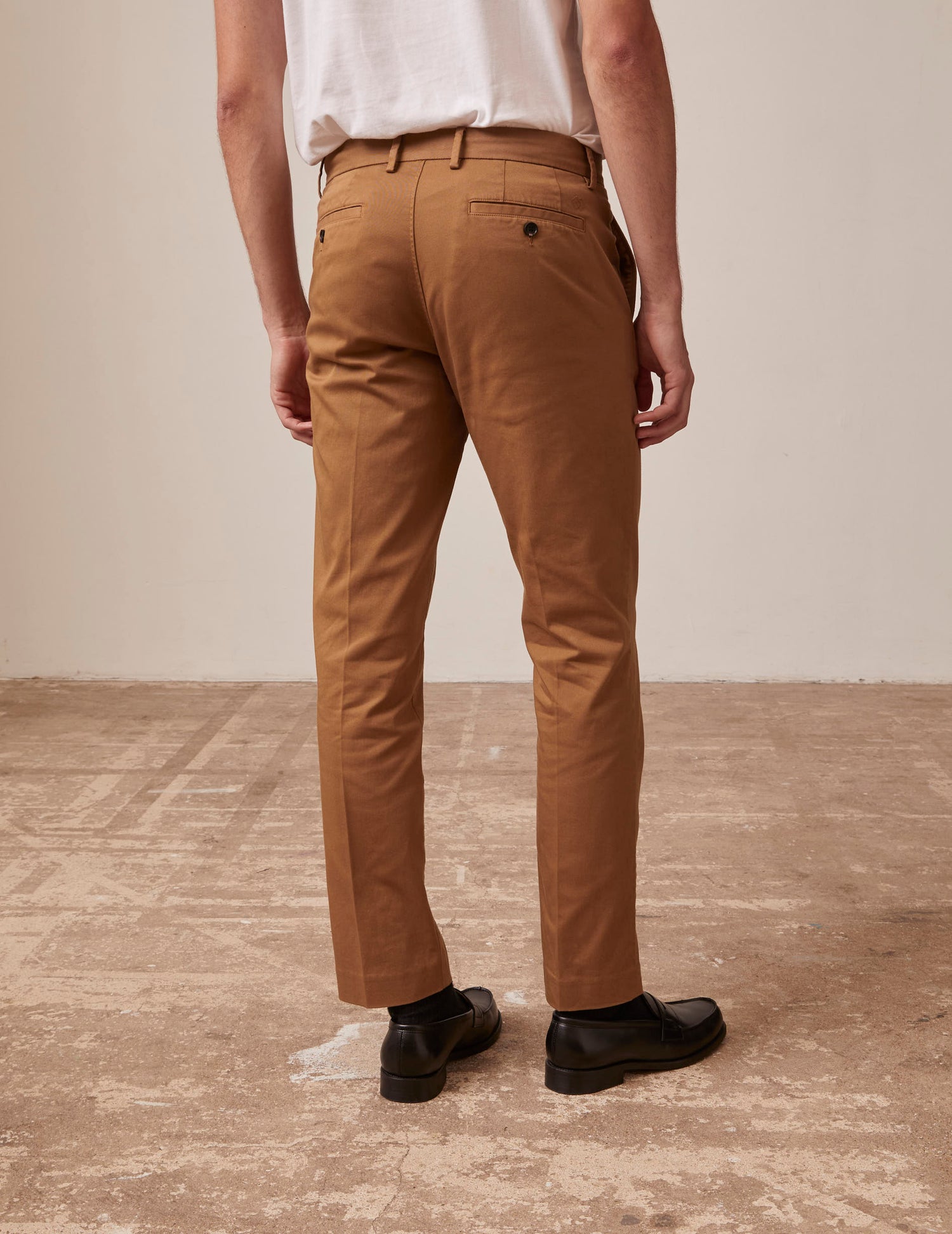 Geofrey chino in camel twill