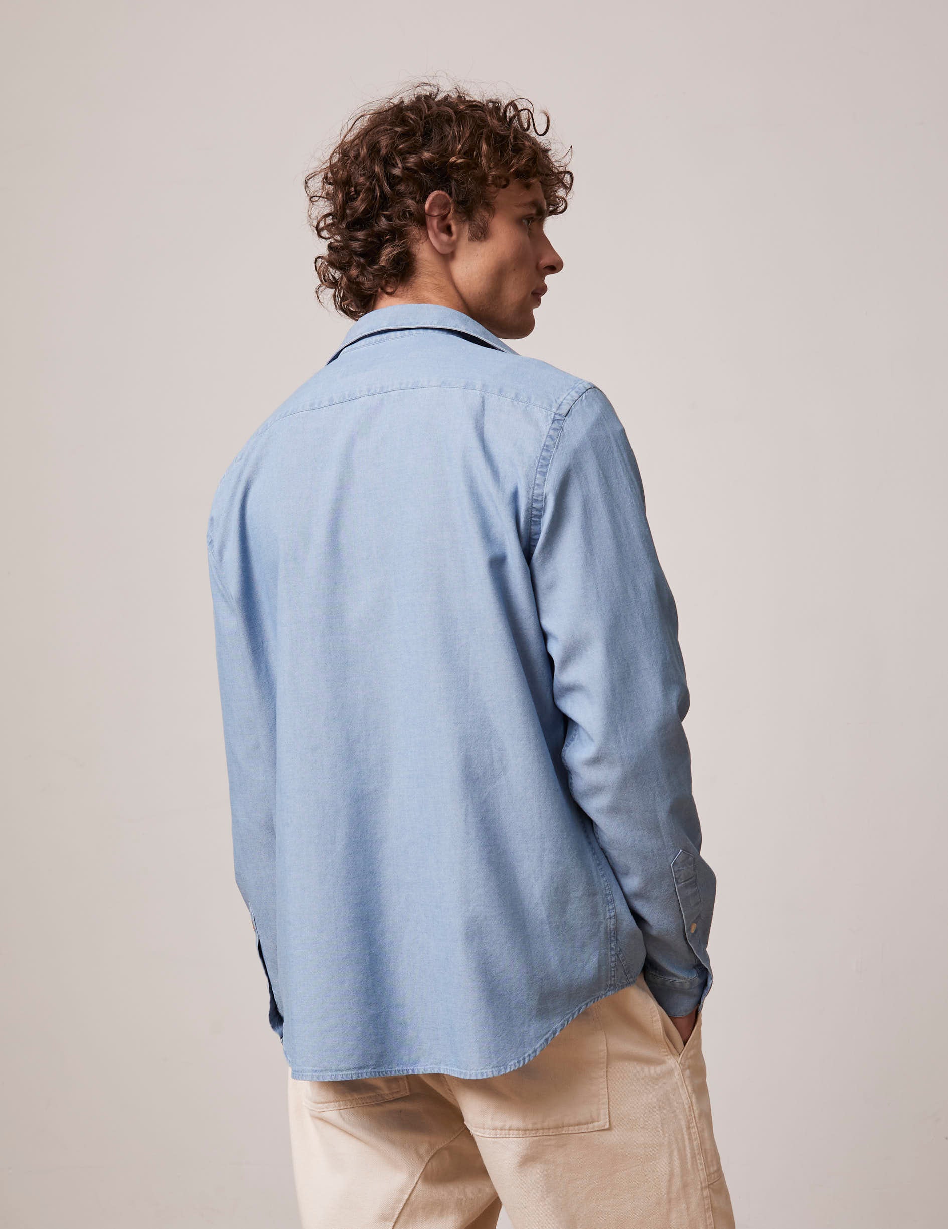 "Je t'aime” unisex light blue shirt - Chambray - Figaret Collar