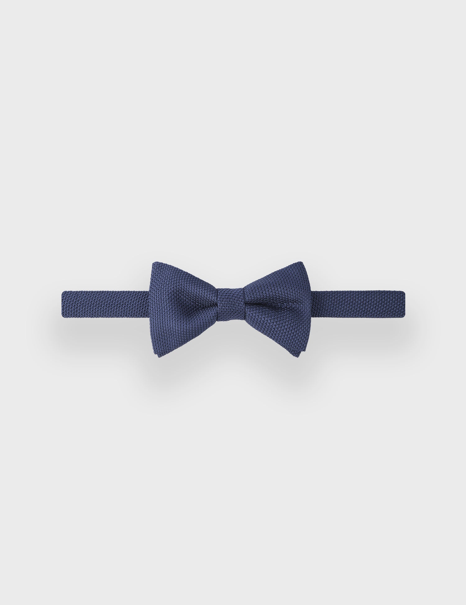 Bow tie in blue silk grenadine