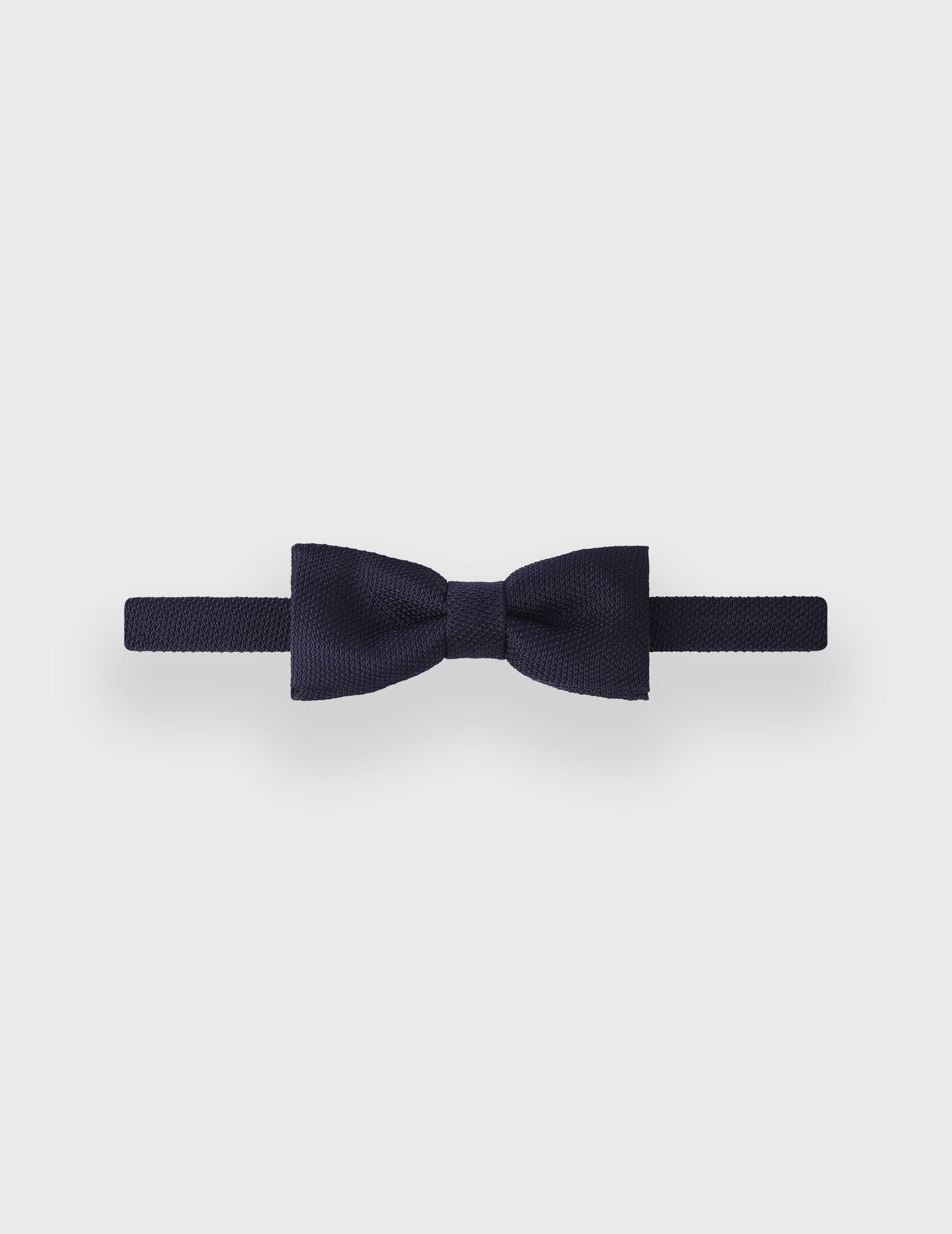 Bow tie in navy blue silk grenadine