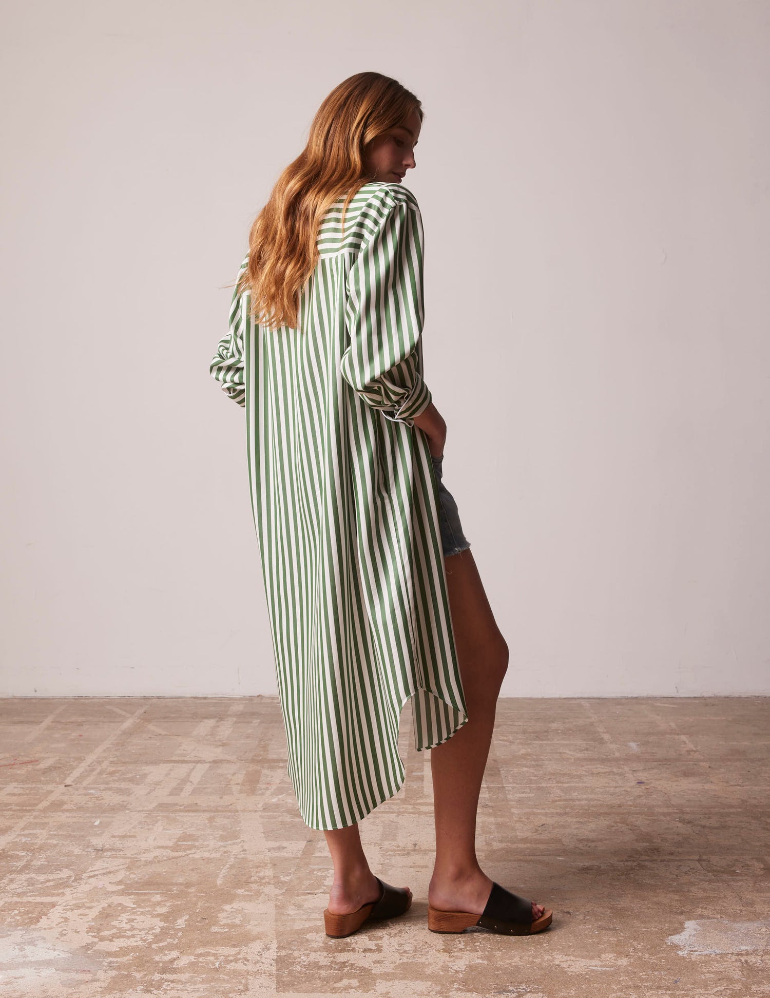 Robe chemise oversize Lina en twill rayé vert