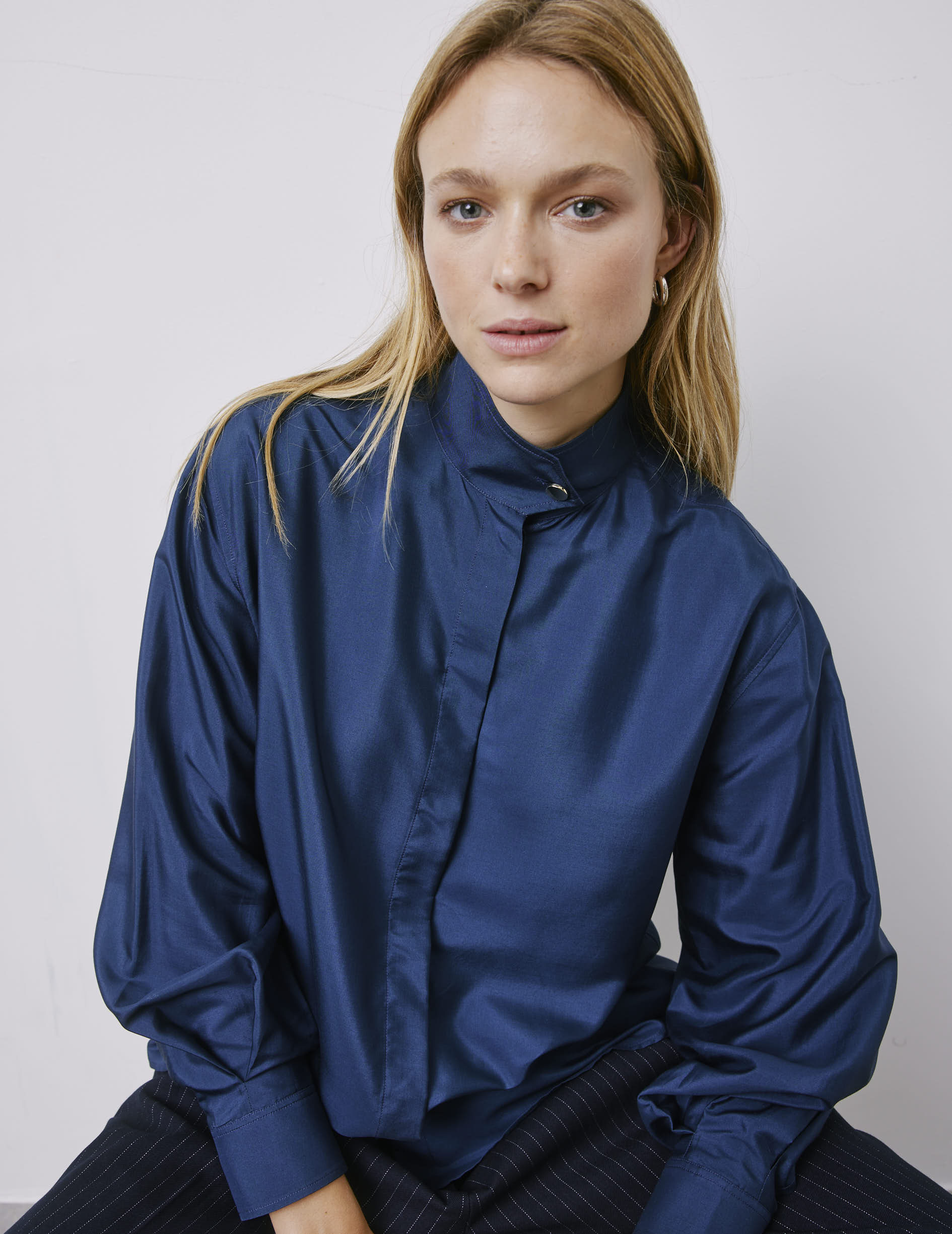Innaée navy hidden button placket shirt - Soie - Right amount tip Collar