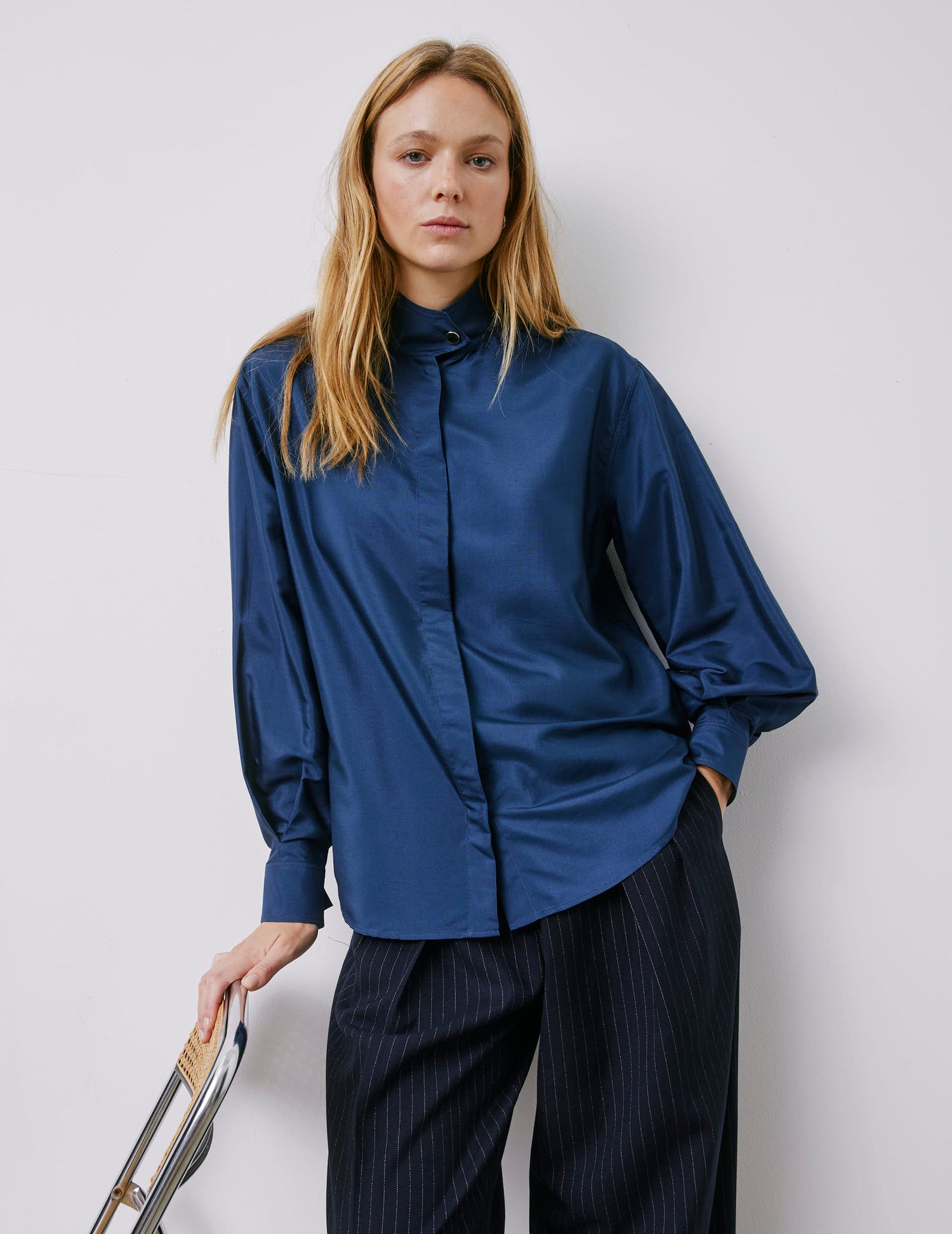Innaée navy hidden button placket shirt - Soie - Right amount tip Collar#3