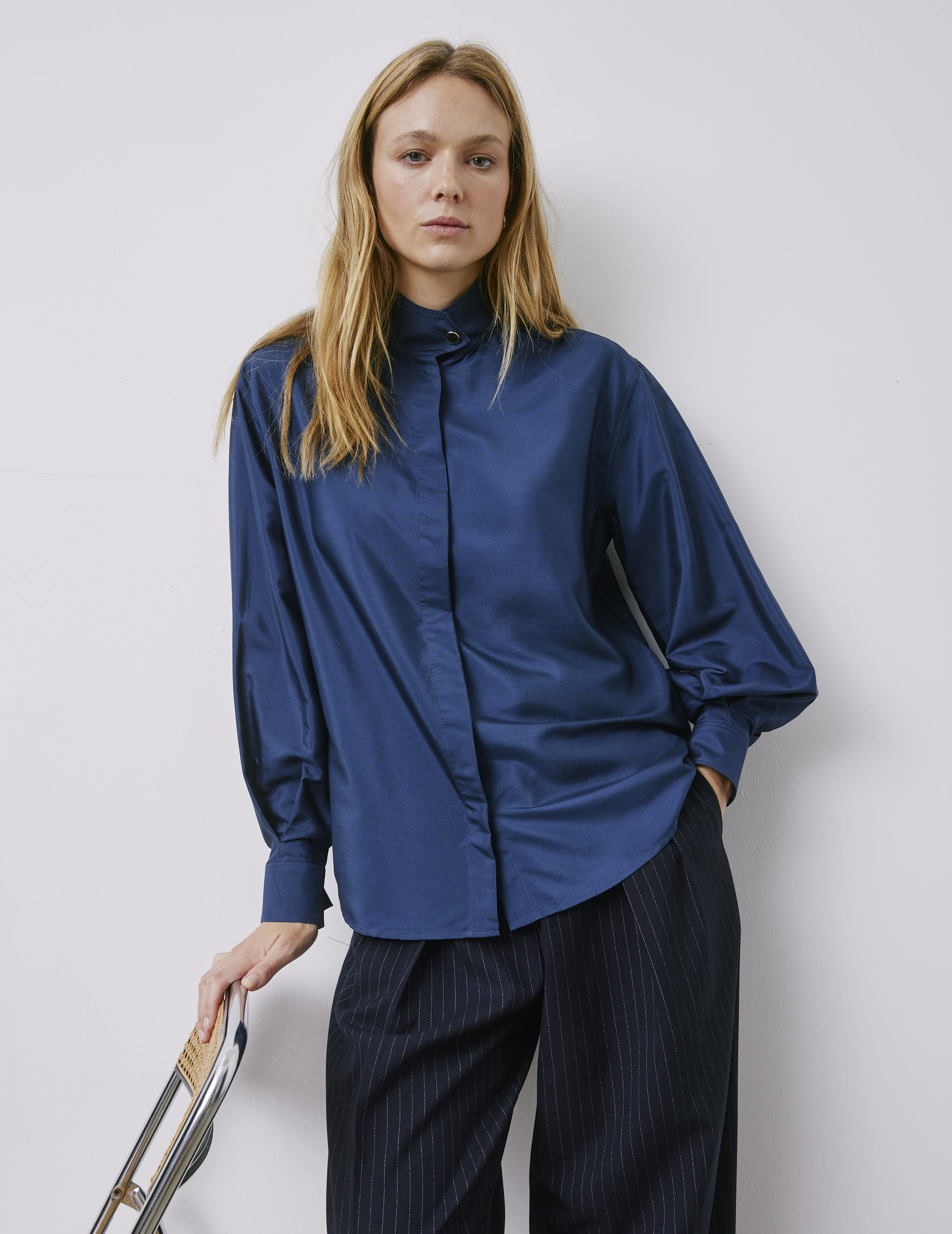 Innaée navy hidden button placket shirt - Soie - Right amount tip Collar