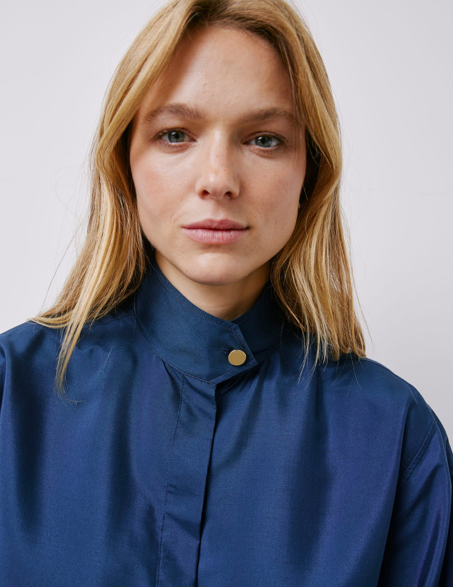 Innaée navy hidden button placket shirt - Soie - Right amount tip Collar#4
