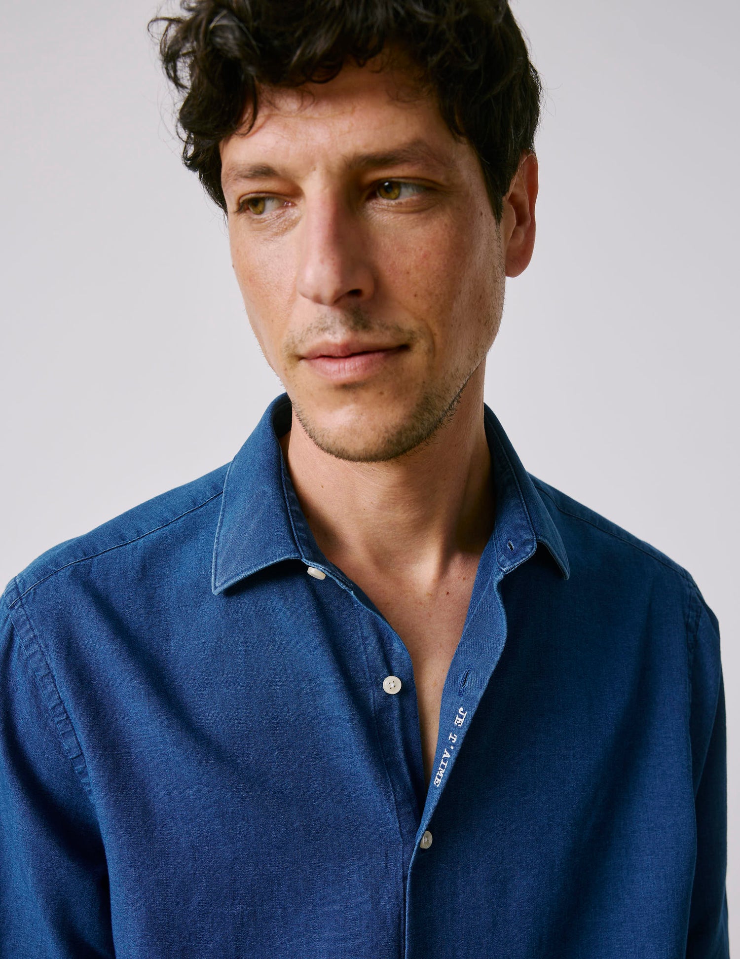 Denim "Je t'aime" unisex shirt with off-white embroidery - Denim - Figaret Collar#5