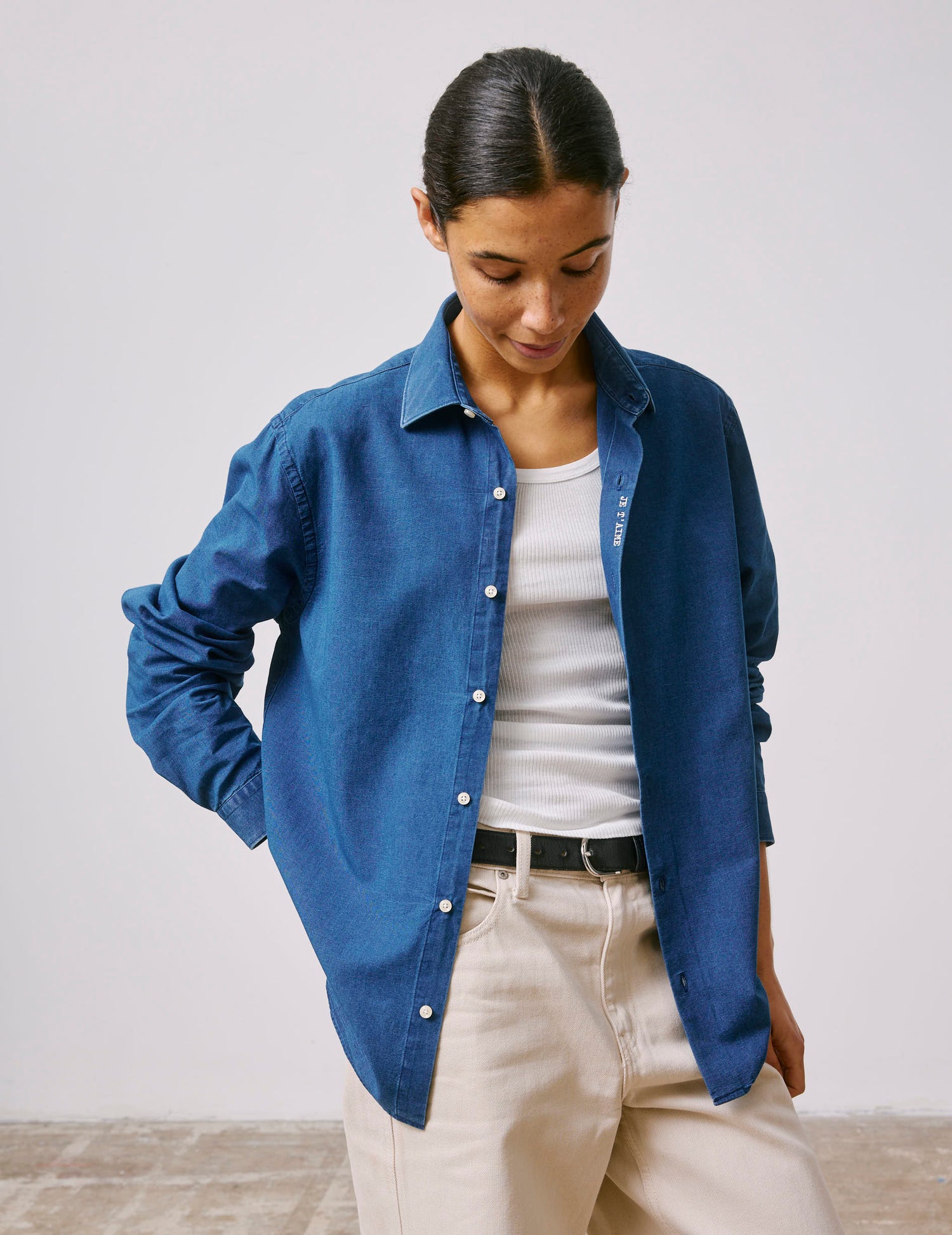 Denim "Je t'aime" unisex shirt with off-white embroidery - Denim - Figaret Collar#6