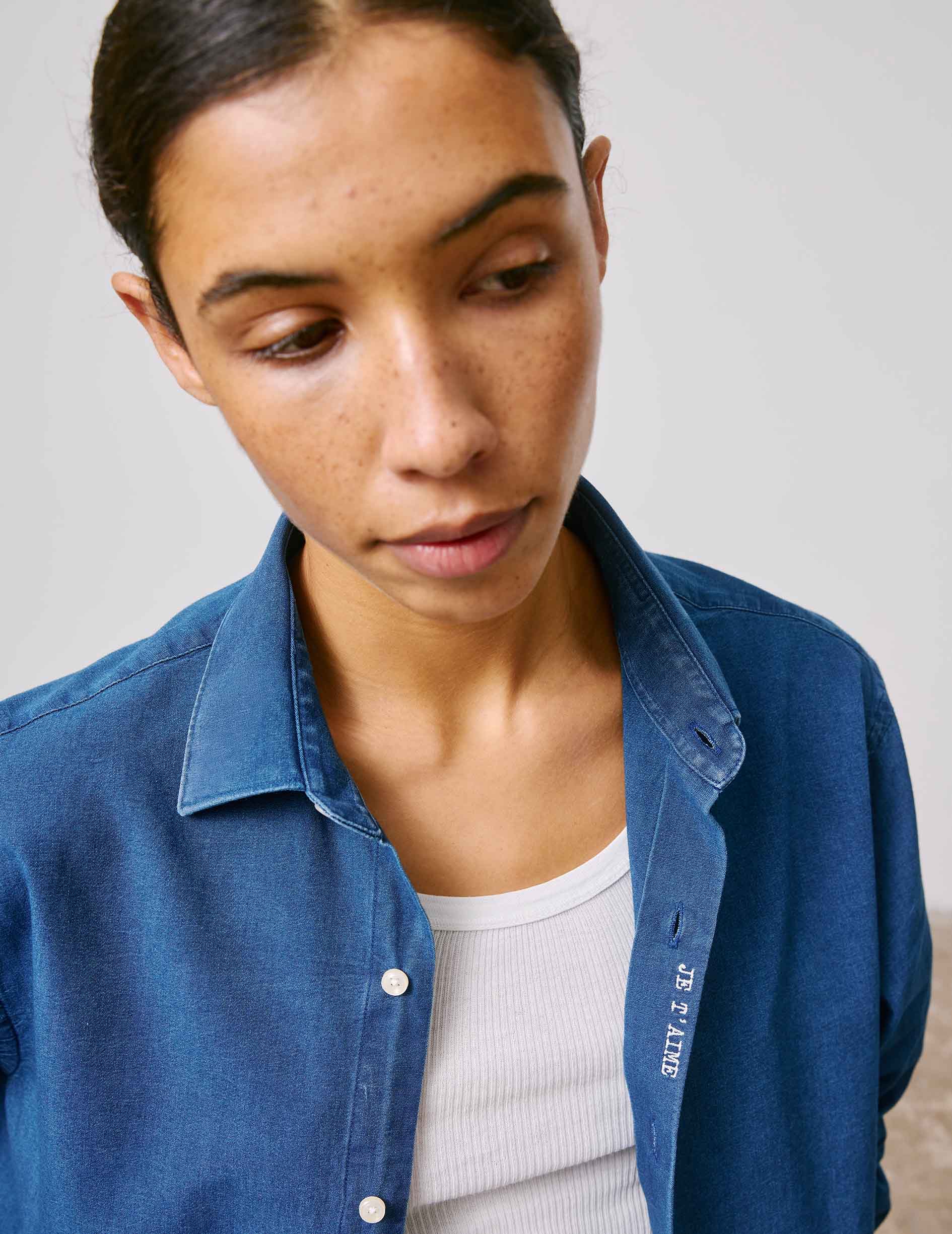 Unisex Denim "Je t'aime" shirt - Denim - Figaret Collar