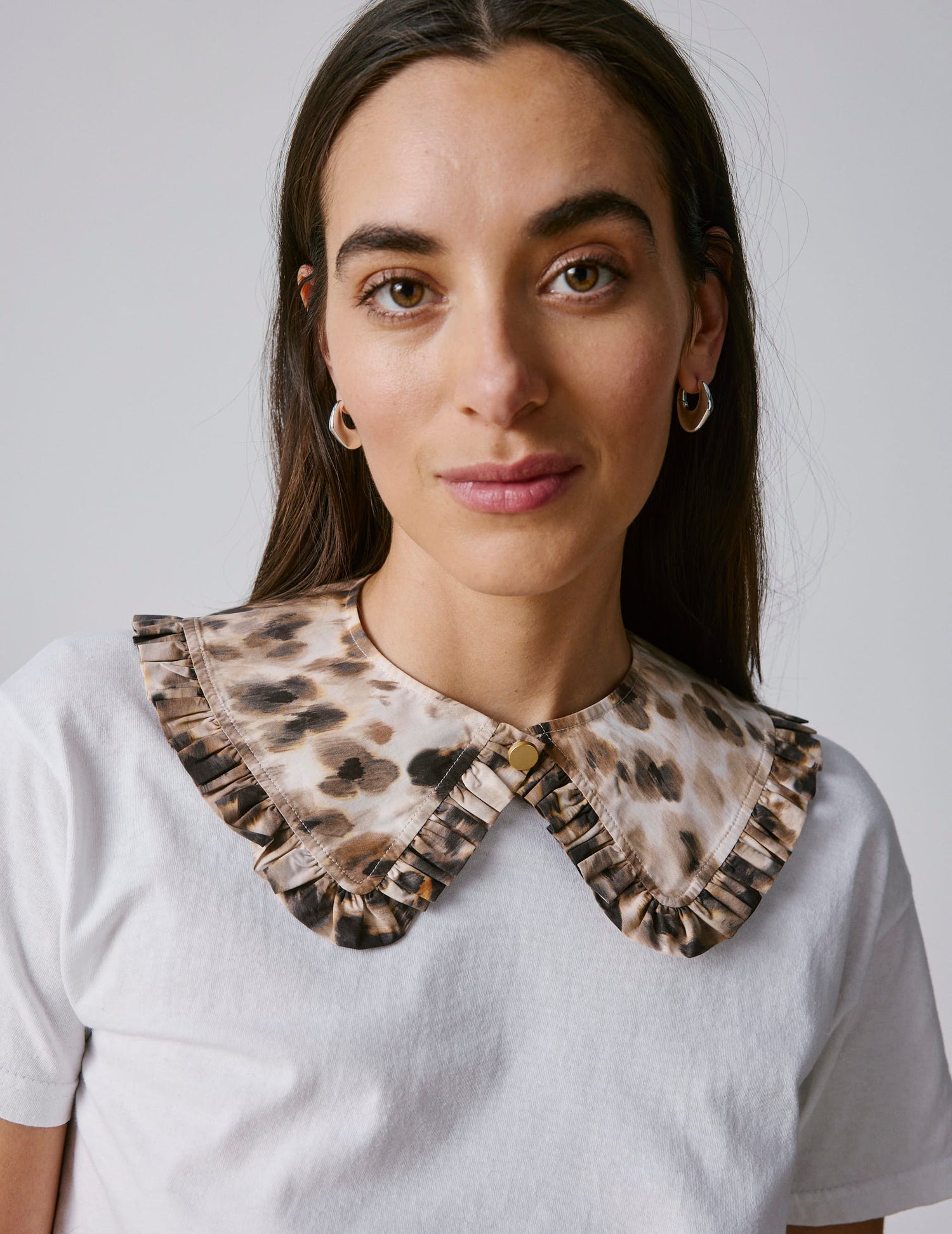Removable beige printed collar