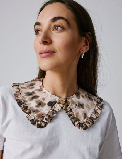 Removable beige printed collar