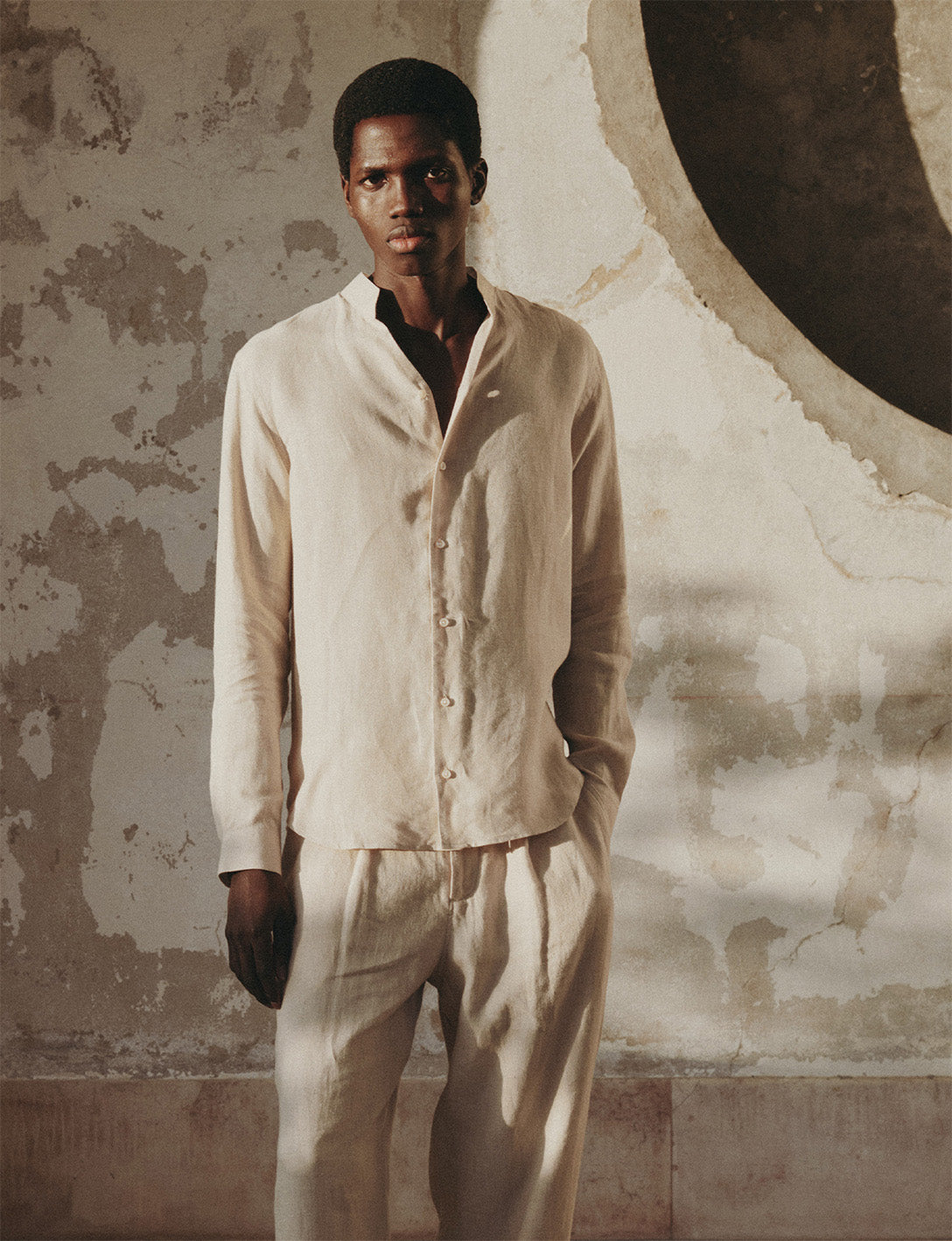 Carl shirt in beige linen - Linen - open right Collar