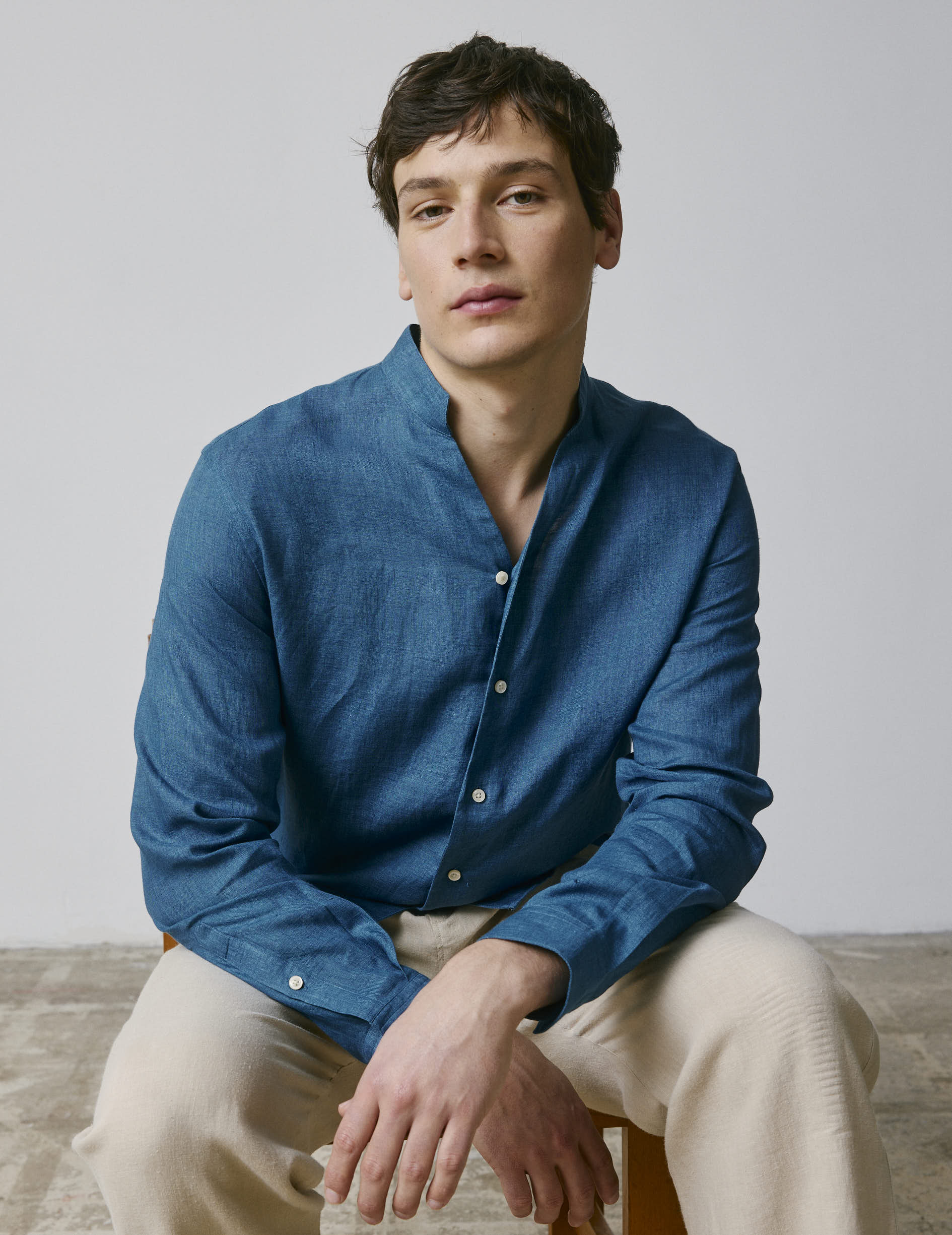 Blue linen Carl shirt - Linen - Open right of way Collar