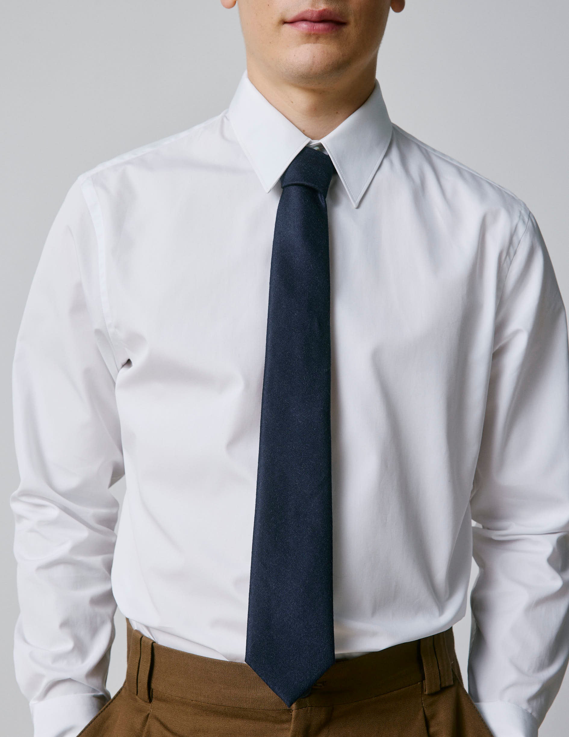 Navy virgin wool and cashmere tie