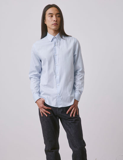 Semi-fitted light blue shirt