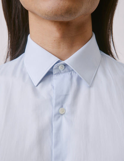 Semi-fitted light blue shirt
