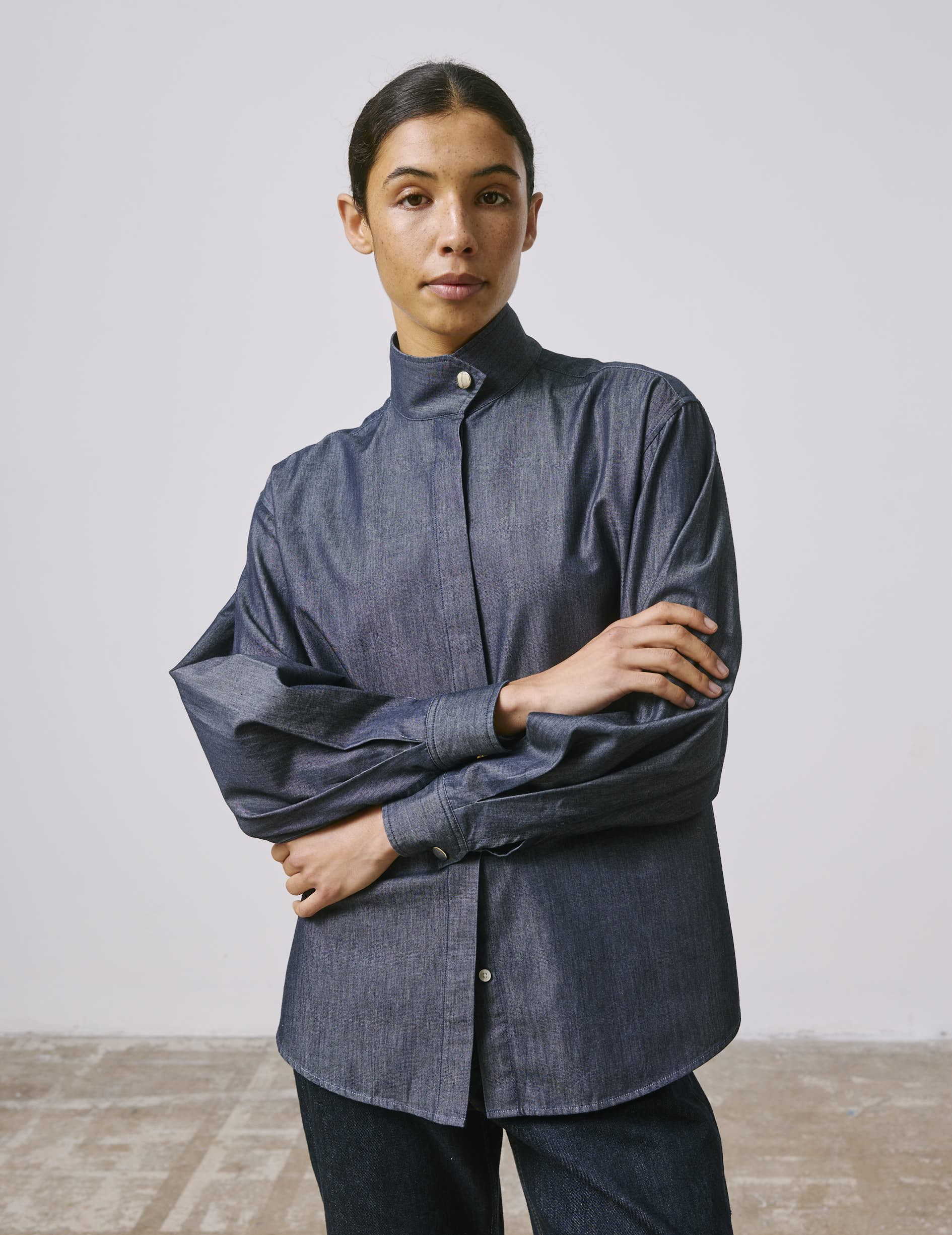Innaée shirt with hidden button placket in navy denim