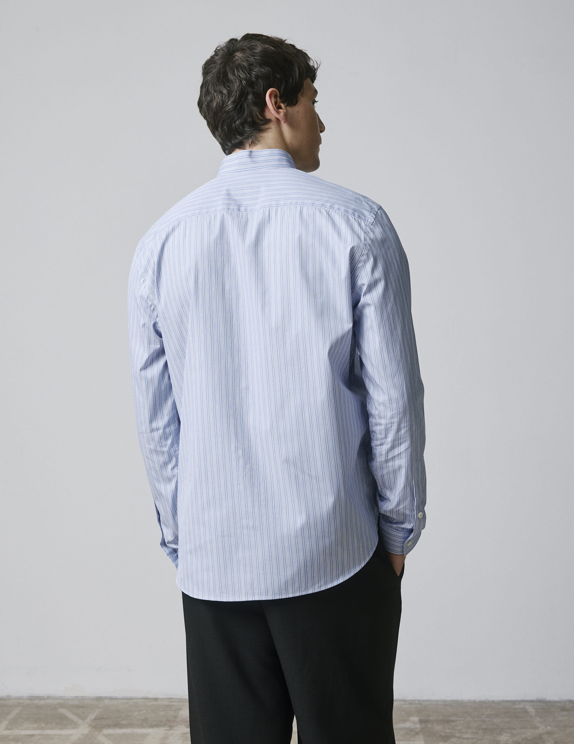 Semi-fitted striped blue shirt  - Poplin - Inverted Collar
