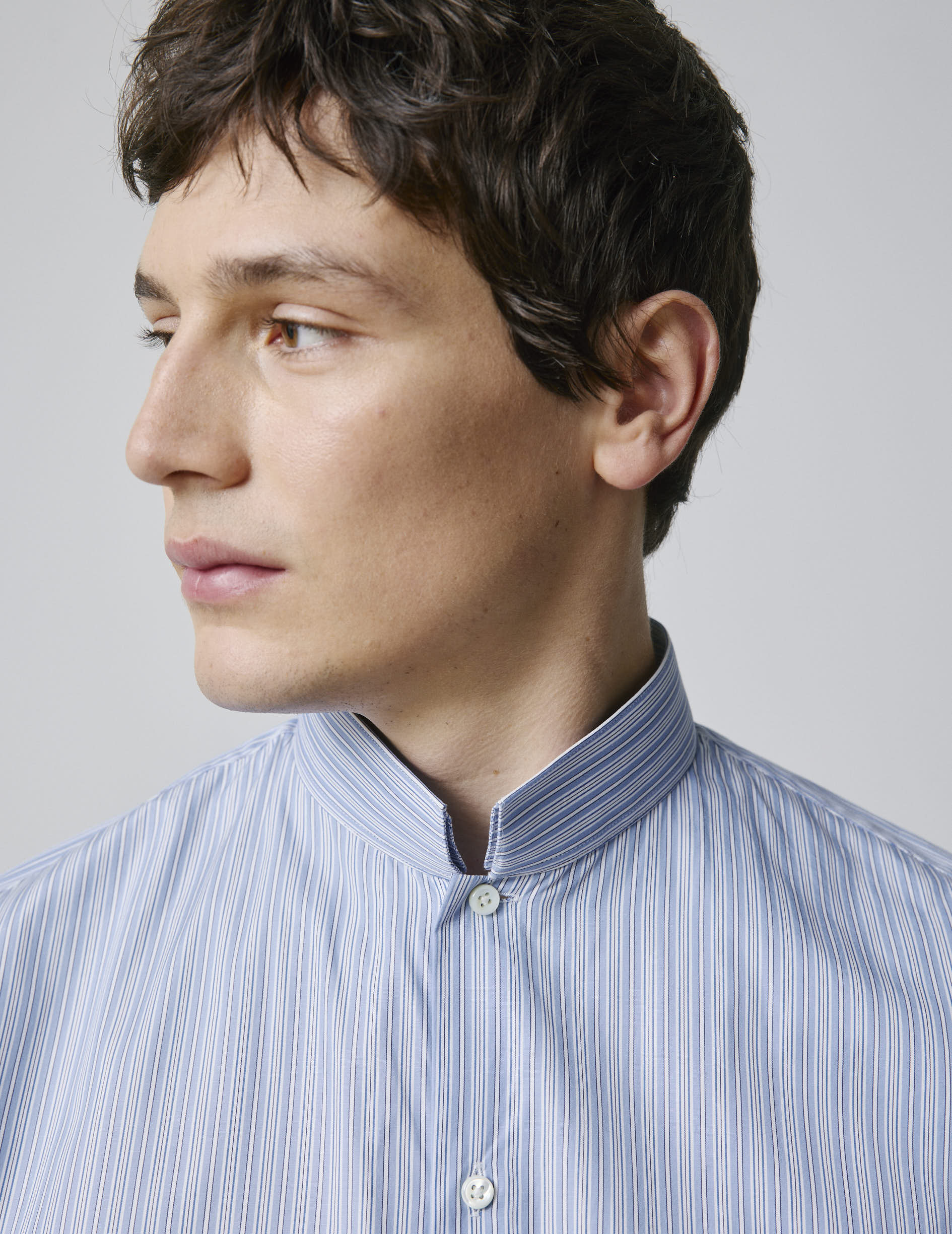 Semi-fitted striped blue shirt  - Poplin - Inverted Collar