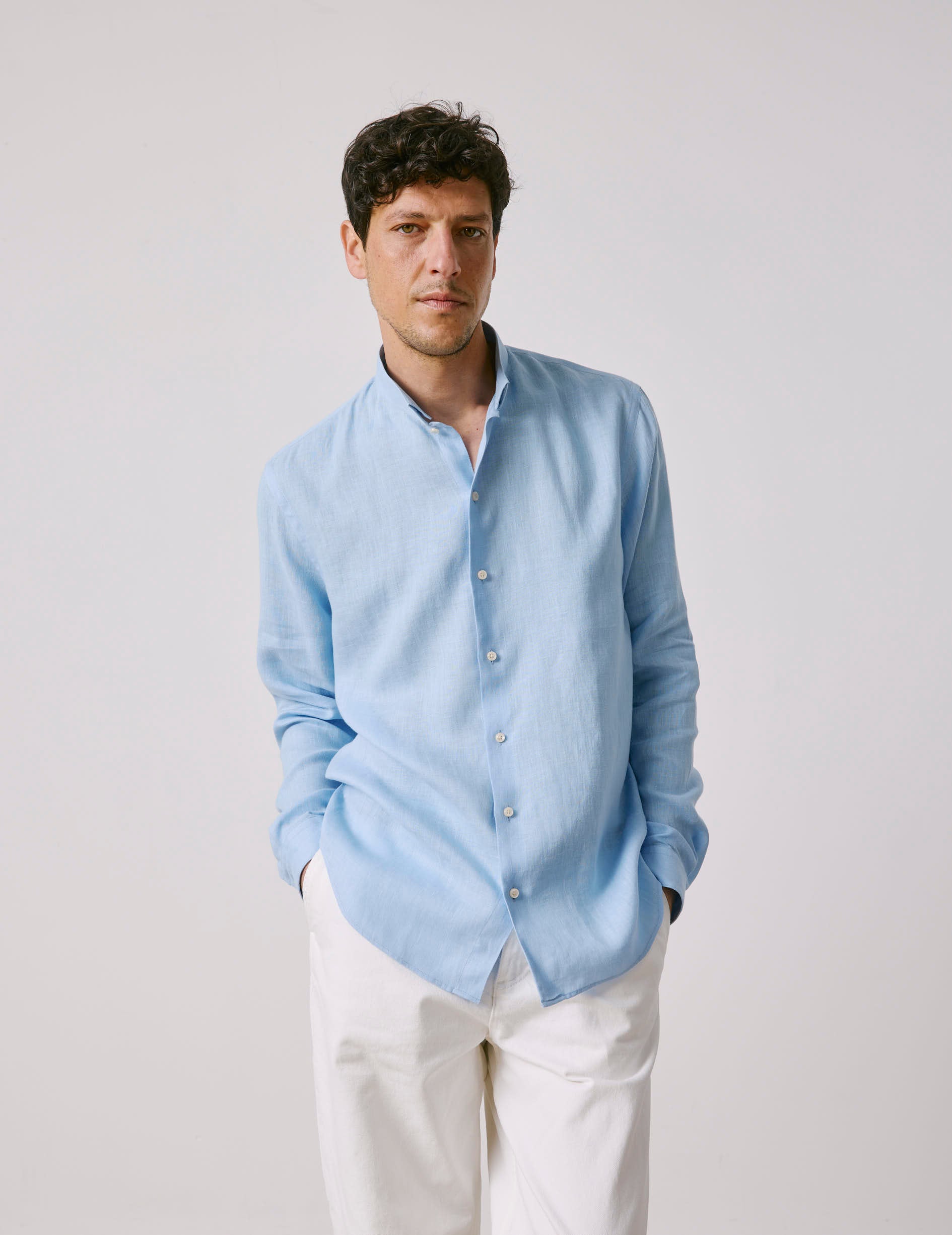 Light blue linen semi-fitted shirt  - Linen - Reverse Collar